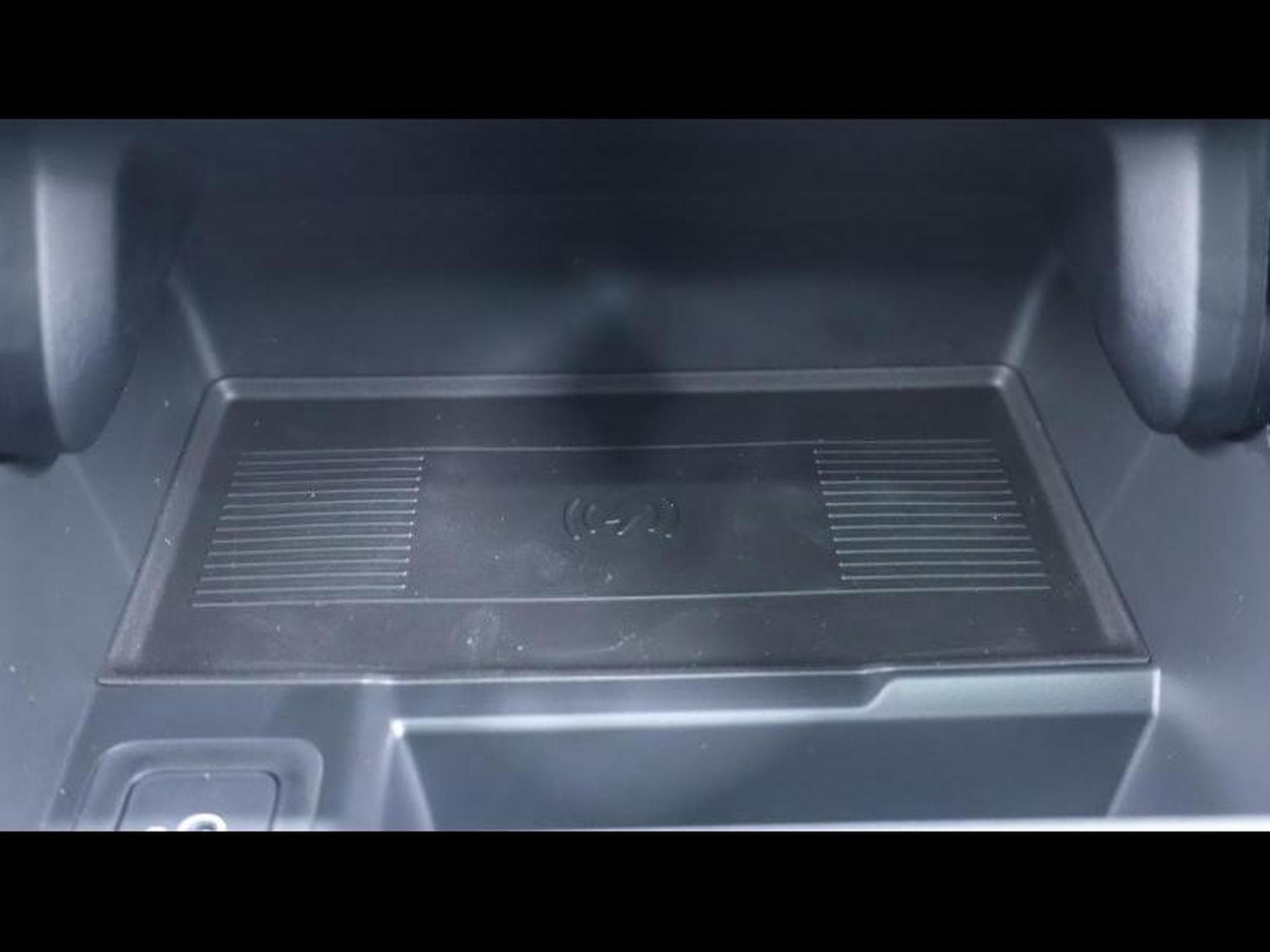 Land-Rover Range Rover Velar D200 S AWD Auto (1970) - Photo 24