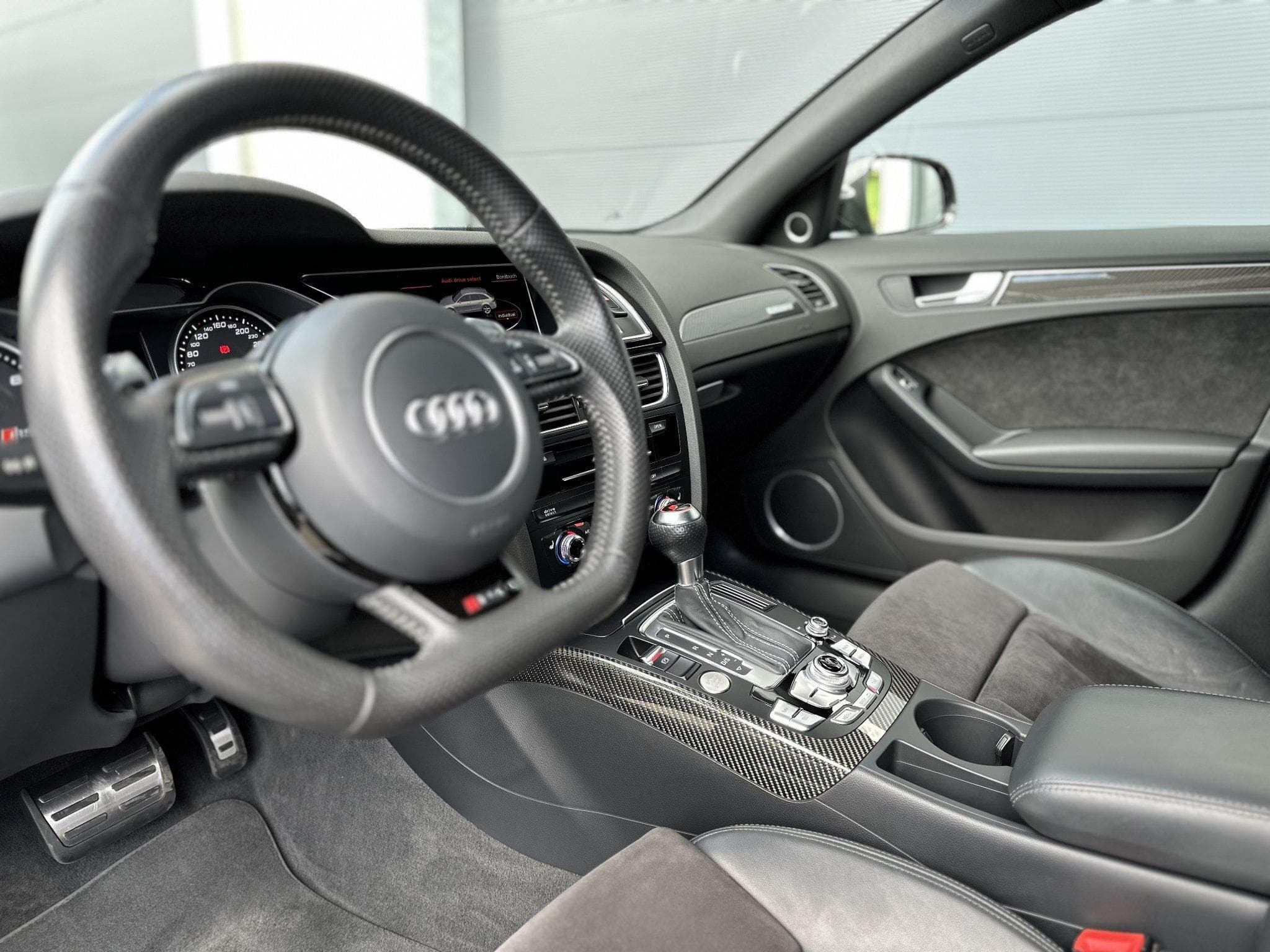 Audi RS4 (2015) - Photo 10