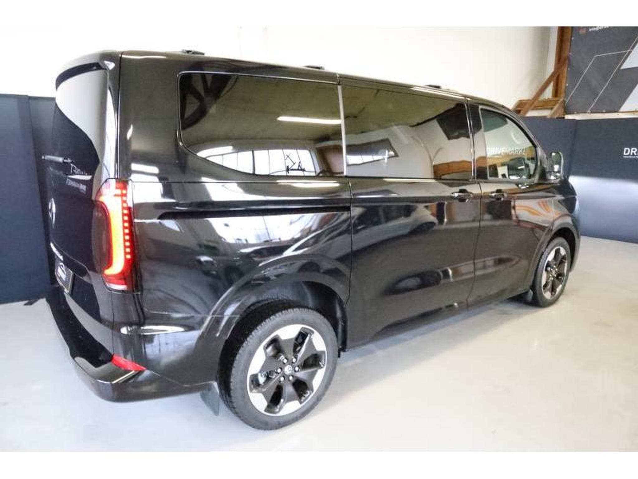 VW T7 Style Court (2026) - Photo 23