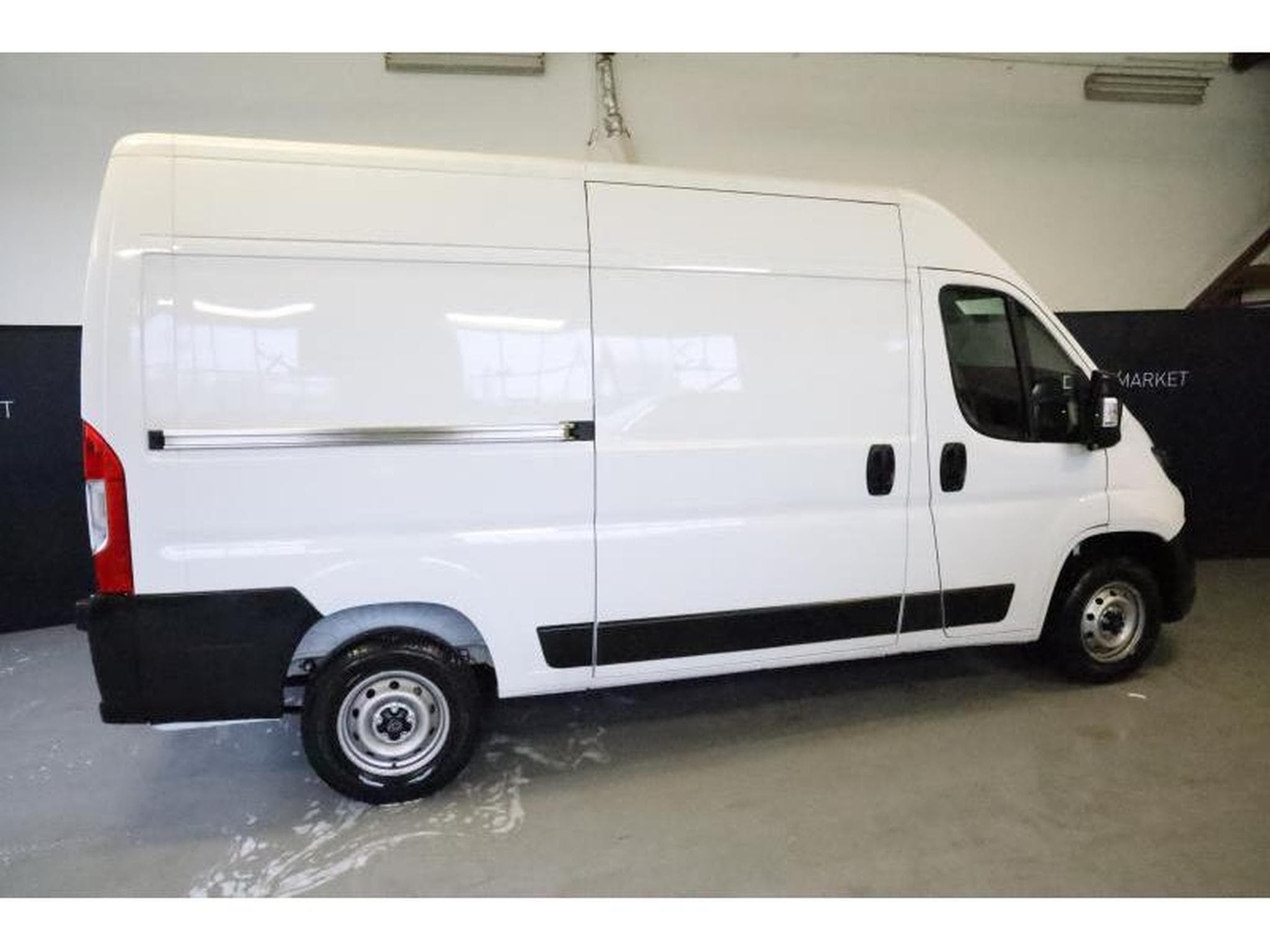 Peugeot Boxer 335 L2H2 Kam PDC DAB Temp BT (2024) - Photo 3