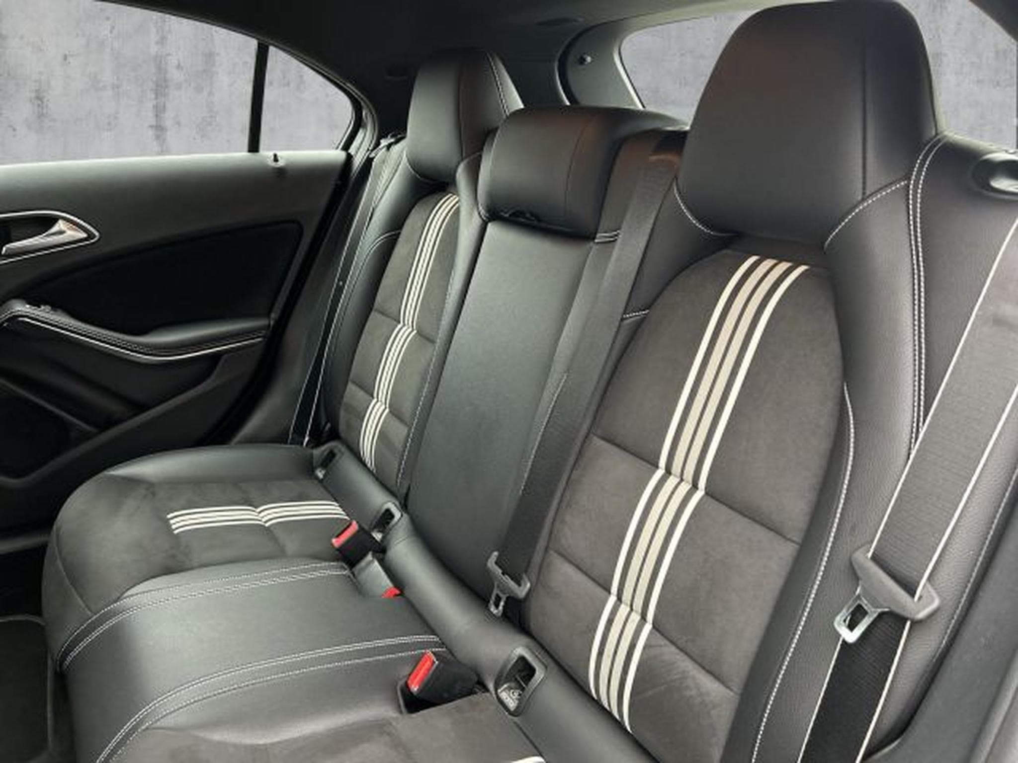 Mercedes A 180 A 180 AMG-Line EDITION NAVI RFK LED SHZG PDC (2017) - Photo 12