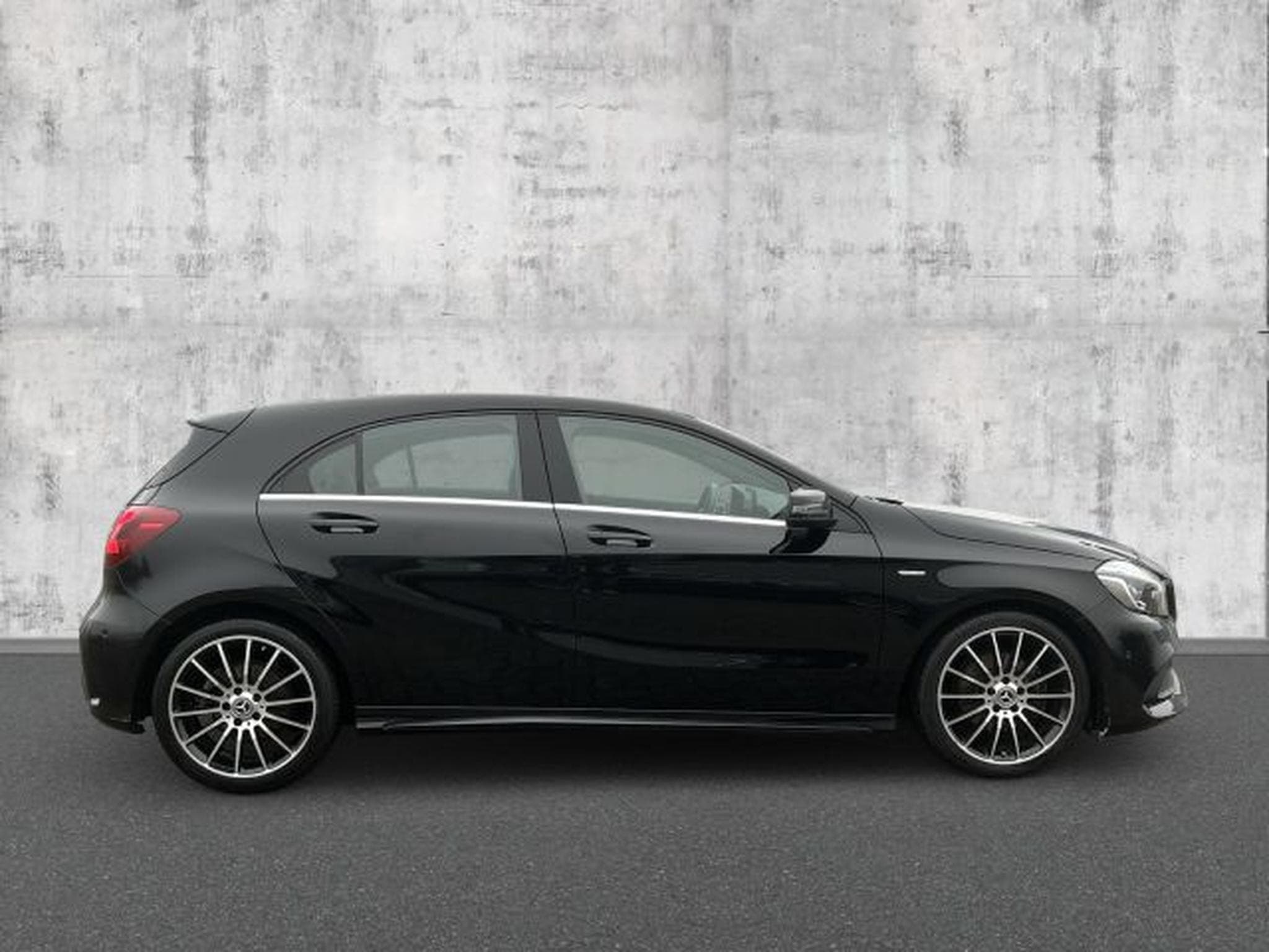 Mercedes A 180 A 180 AMG-Line EDITION NAVI RFK LED SHZG PDC (2017) - Photo 6