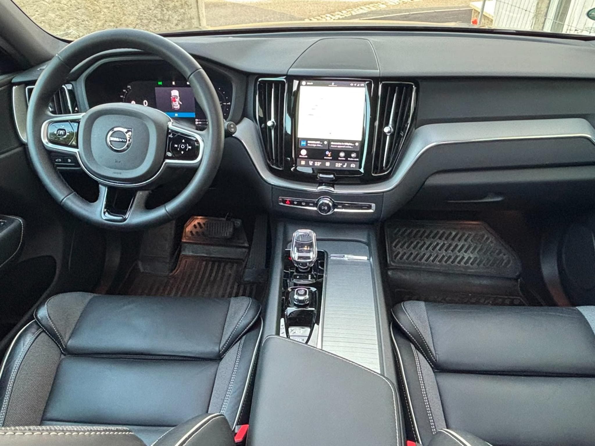 Volvo XC60 BLACK EDITION T6 AWD PULGIN HYBRID 398CH (2024) - Foto 6
