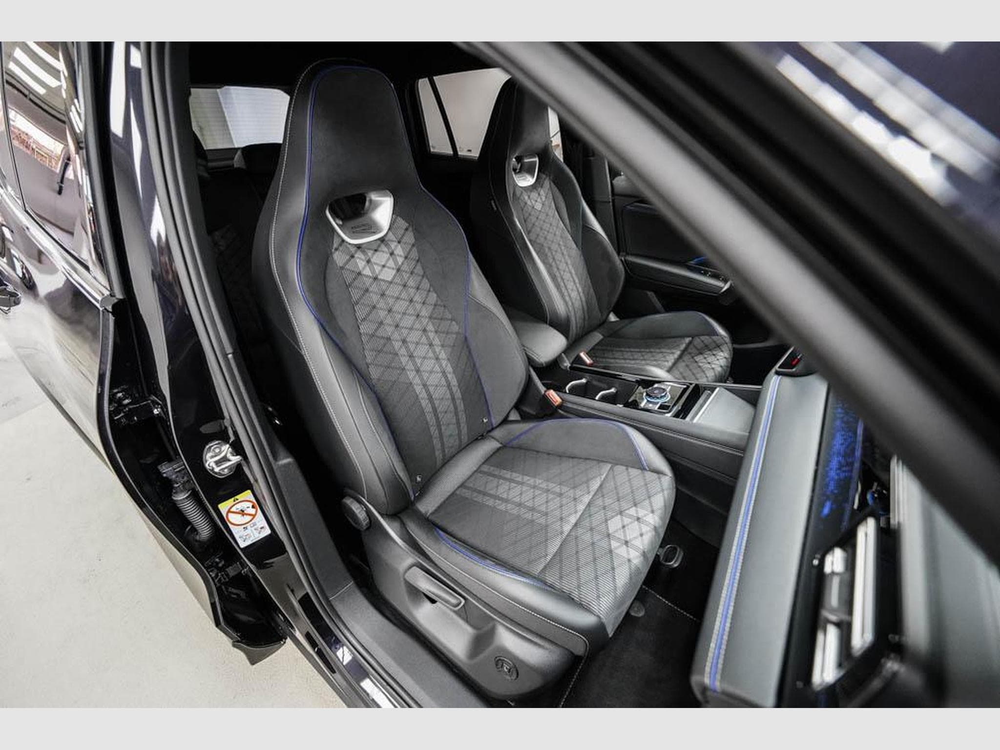 VW Tiguan 2,0 TDI DSG (2024) - Photo 24