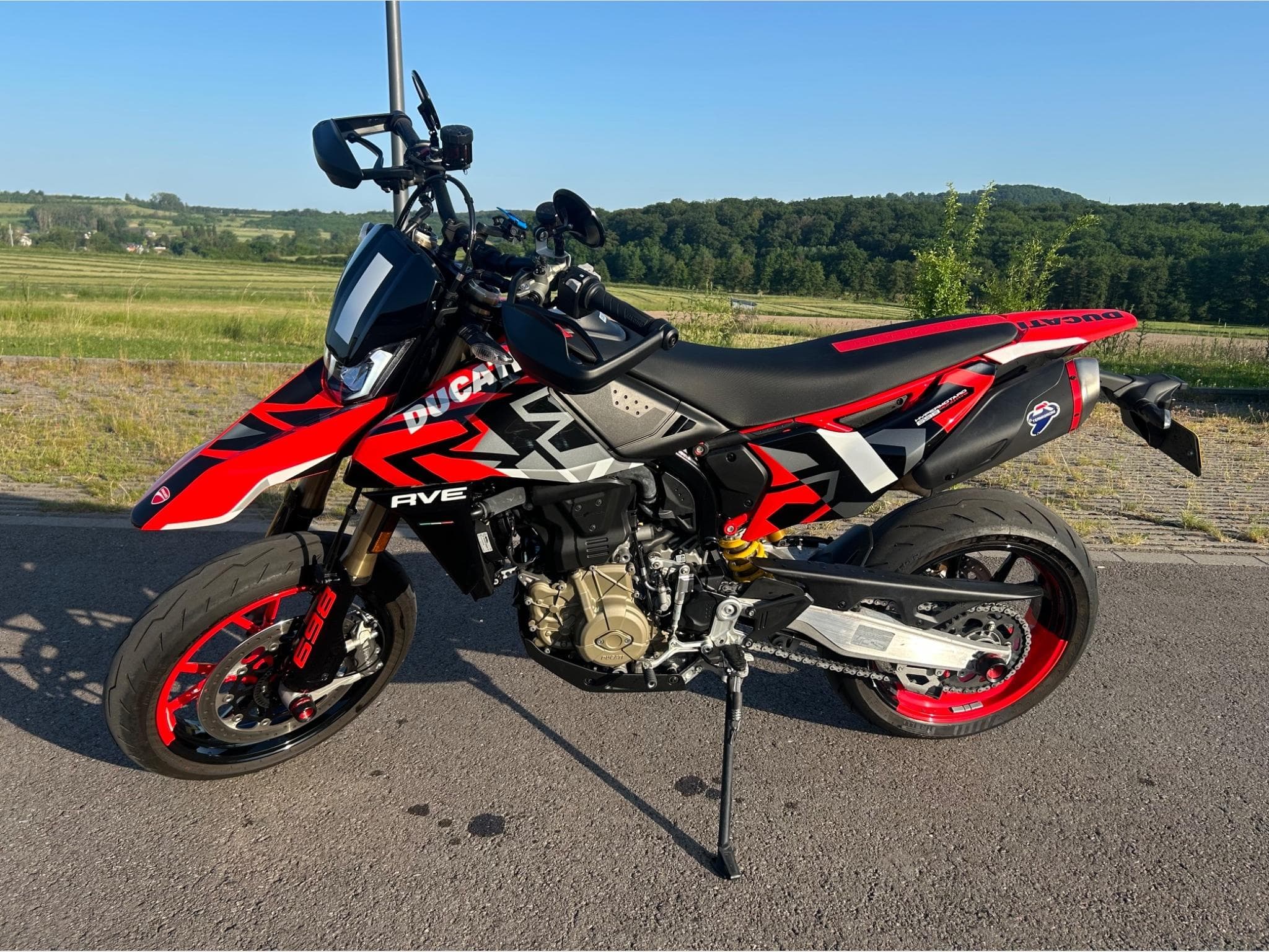 Ducati Hypermotard 698 mono rve (2024) - Photo 4