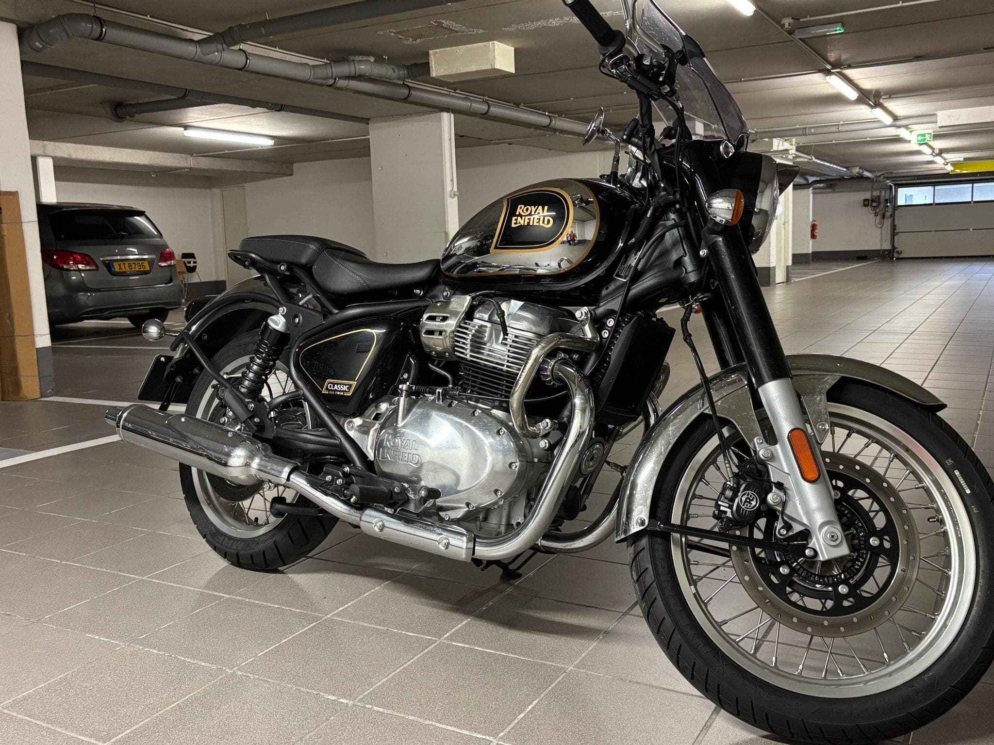 Royal Enfield Classic Chrome-noire (2025) - Photo 2