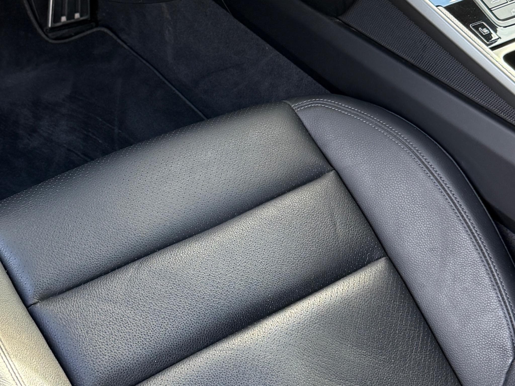 Porsche 911 992 Carrera 4 Cabrio (2023) - Photo 2