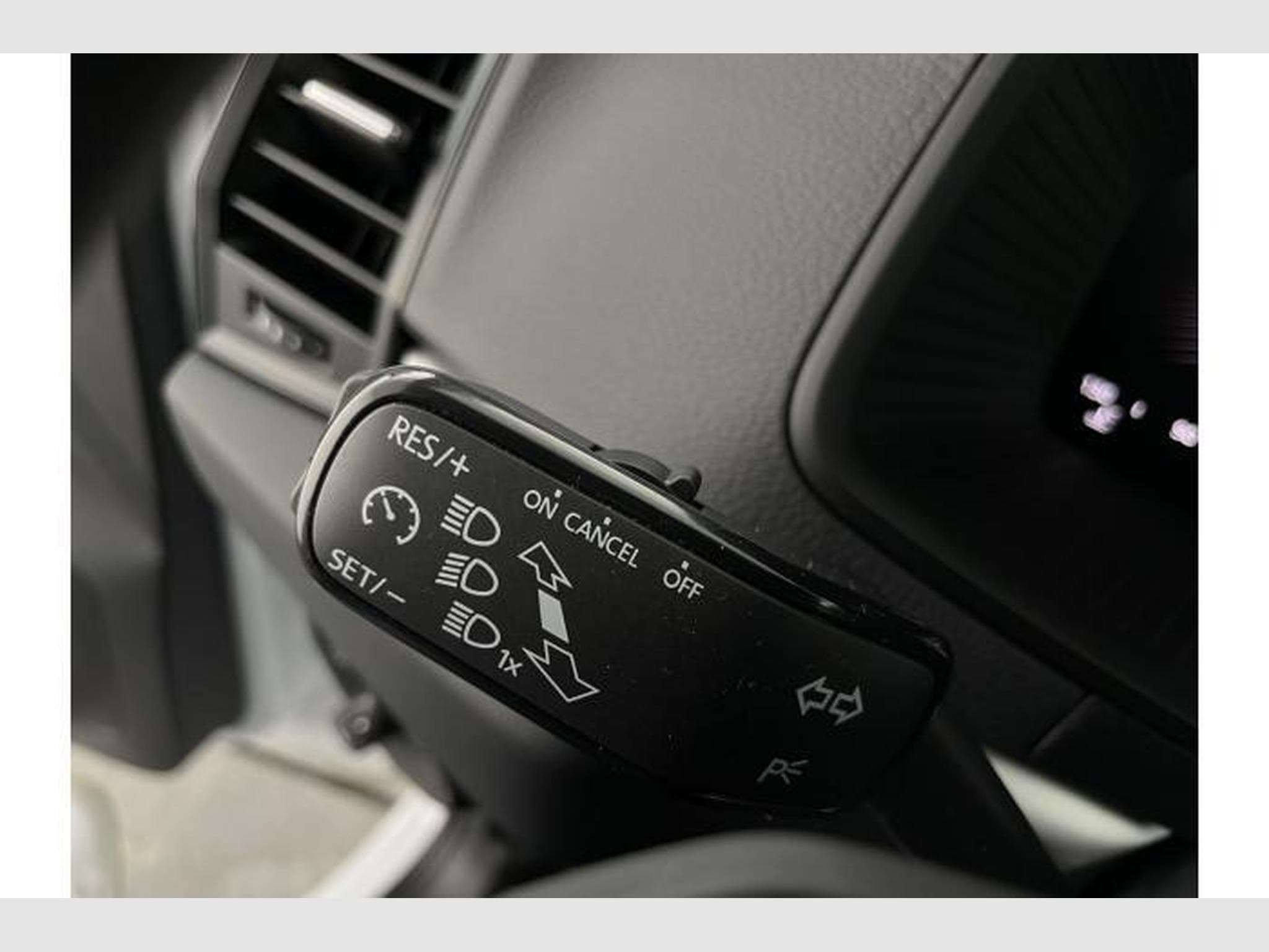 Skoda Karoq Selection (2025) - Foto 24