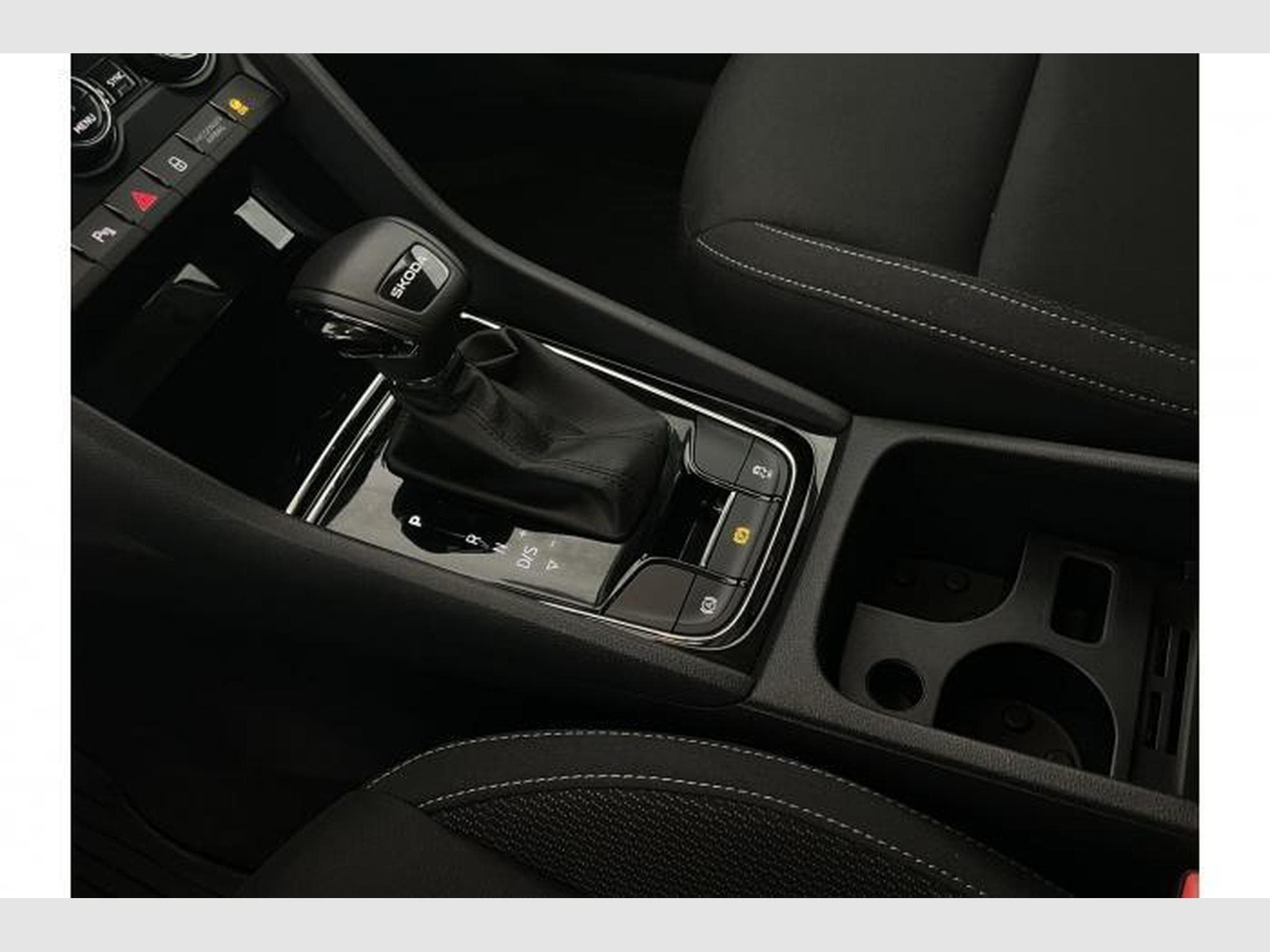 Skoda Karoq Selection (2025) - Foto 18