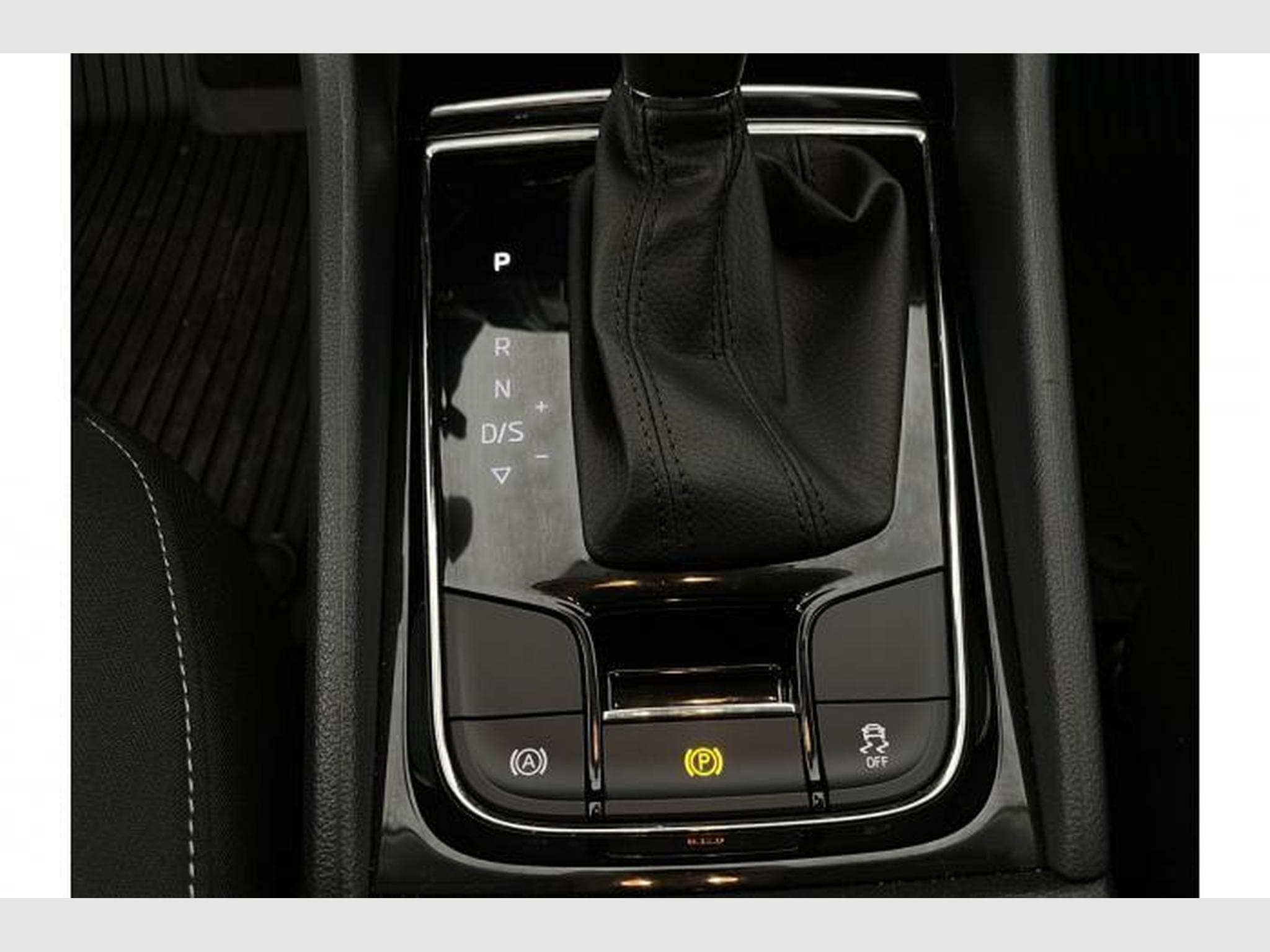 Skoda Karoq Selection (2025) - Foto 19