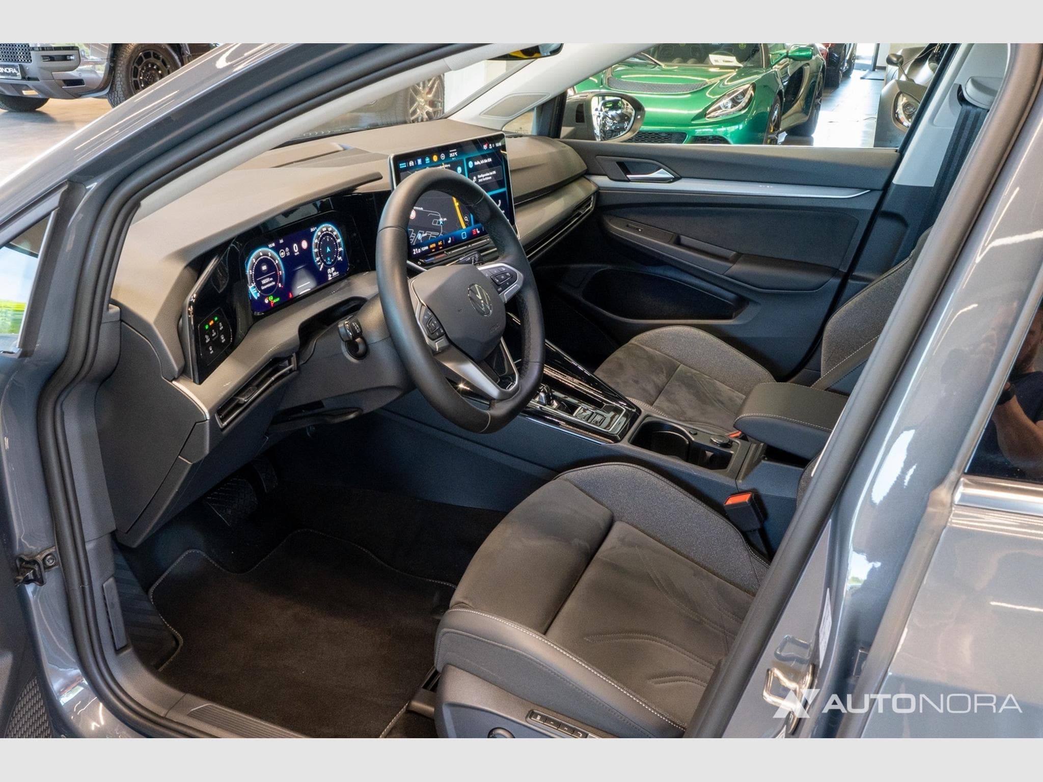 VW Golf VIII 1.5 eTSI Style Variant (2024) - Foto 12