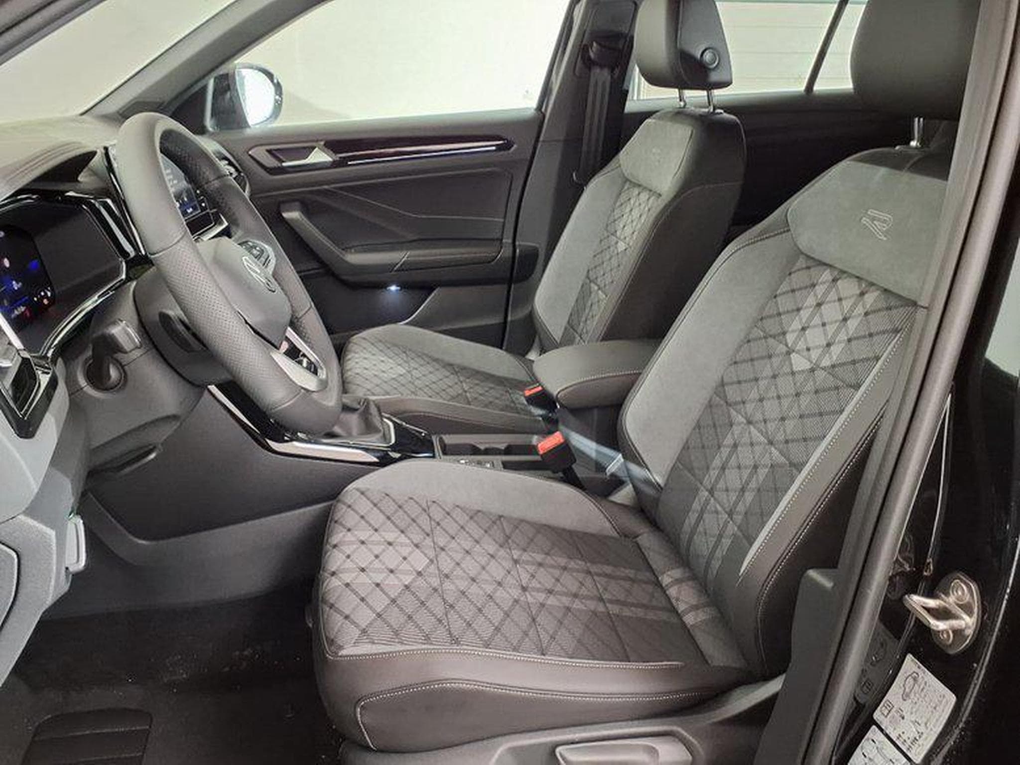 VW T-Roc R-Line 1.5 TSI 7-Gang-DSG (2026) - Foto 9