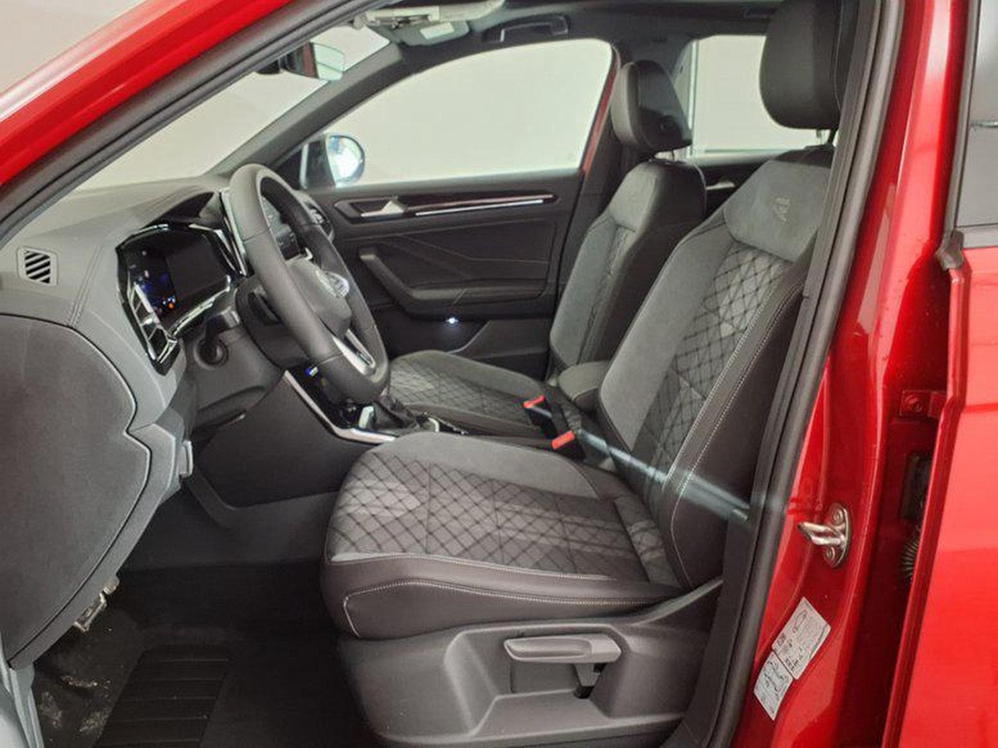 VW T-Roc R-Line 1.5 TSI 7-Gang-DSG (2026) - Foto 9