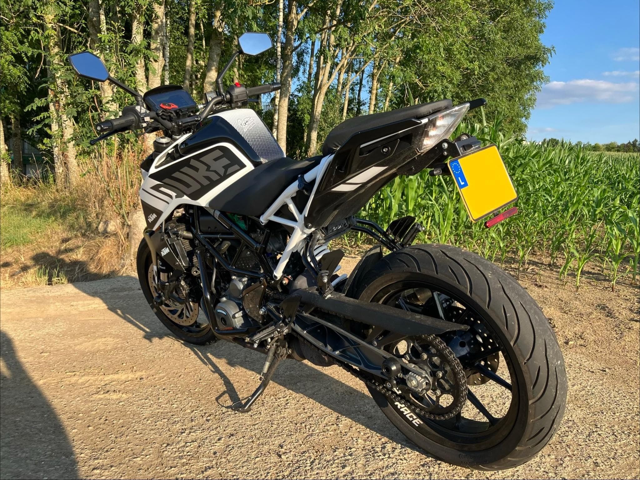 KTM Duke 390 White Edition (2022) - Photo 4