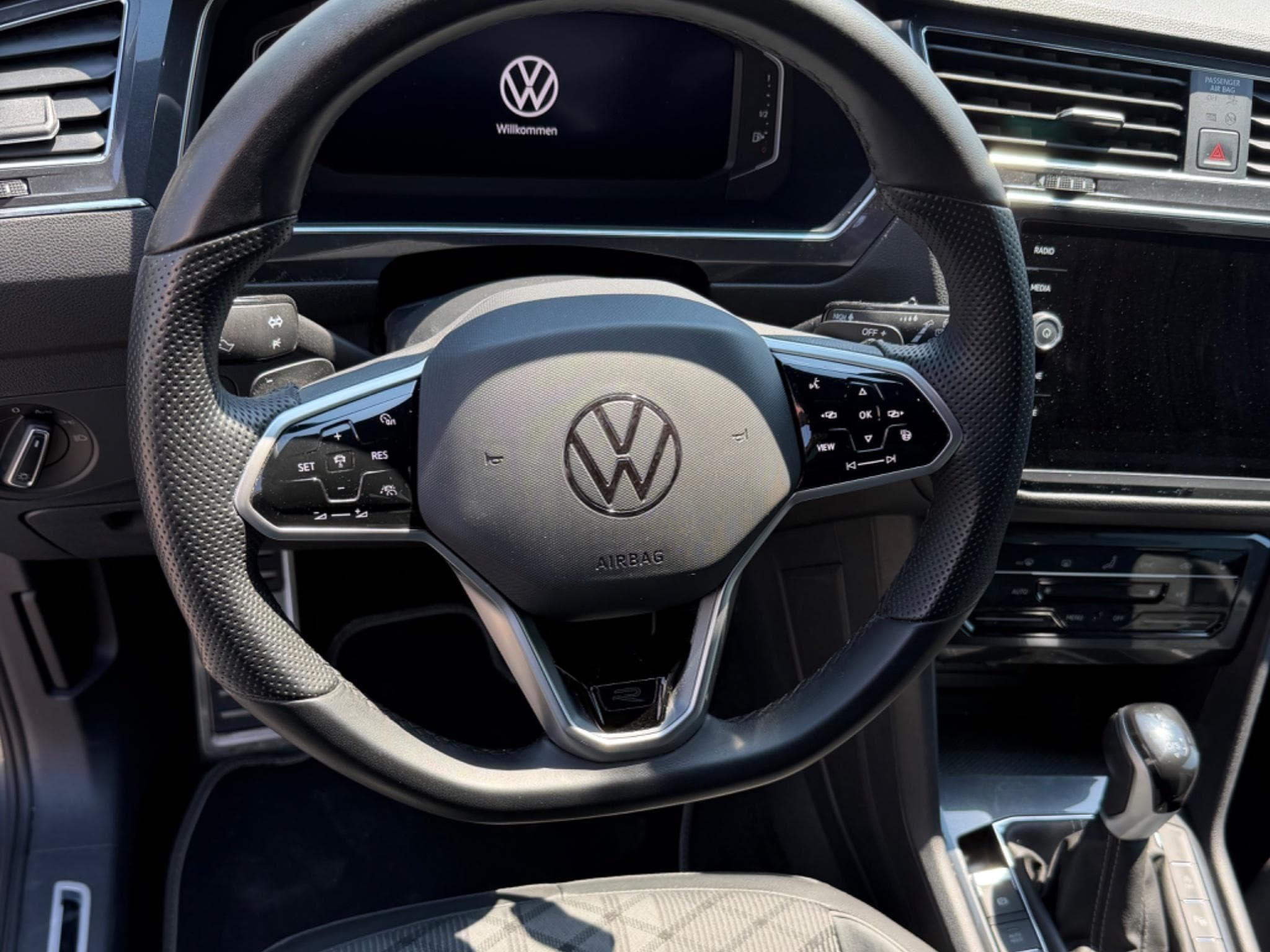 VW Tiguan Allspace R-Line 2.0 TDI 4Motion (2023) - Photo 3
