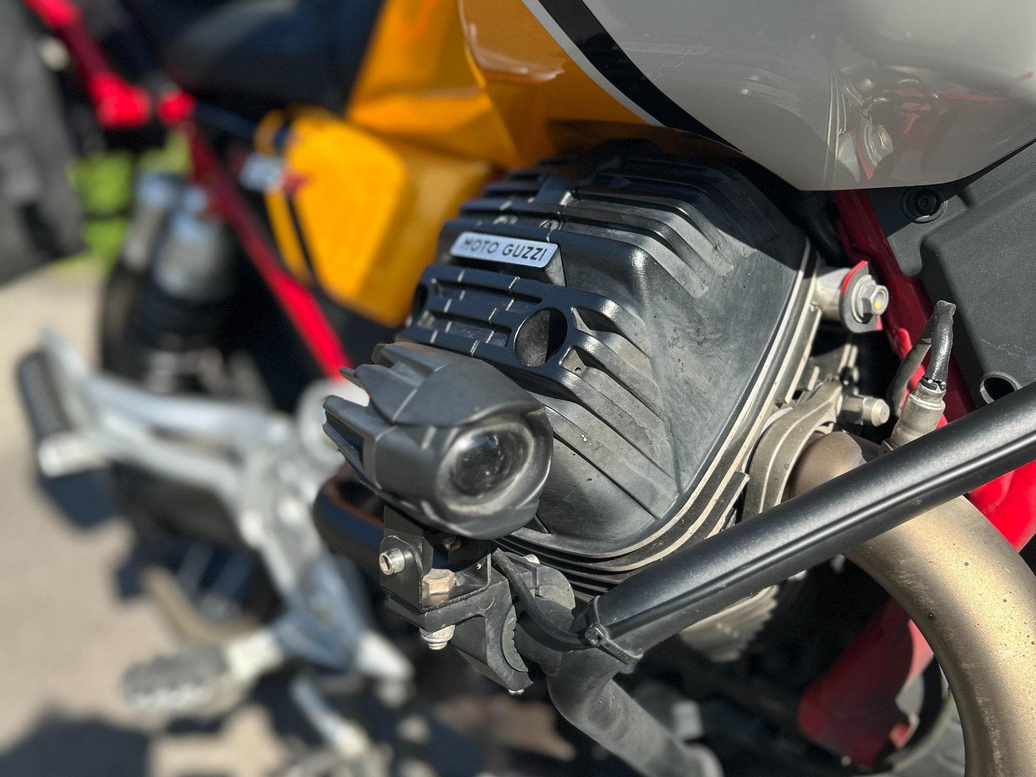 Moto Guzzi V85 TT (2023) - Photo 4