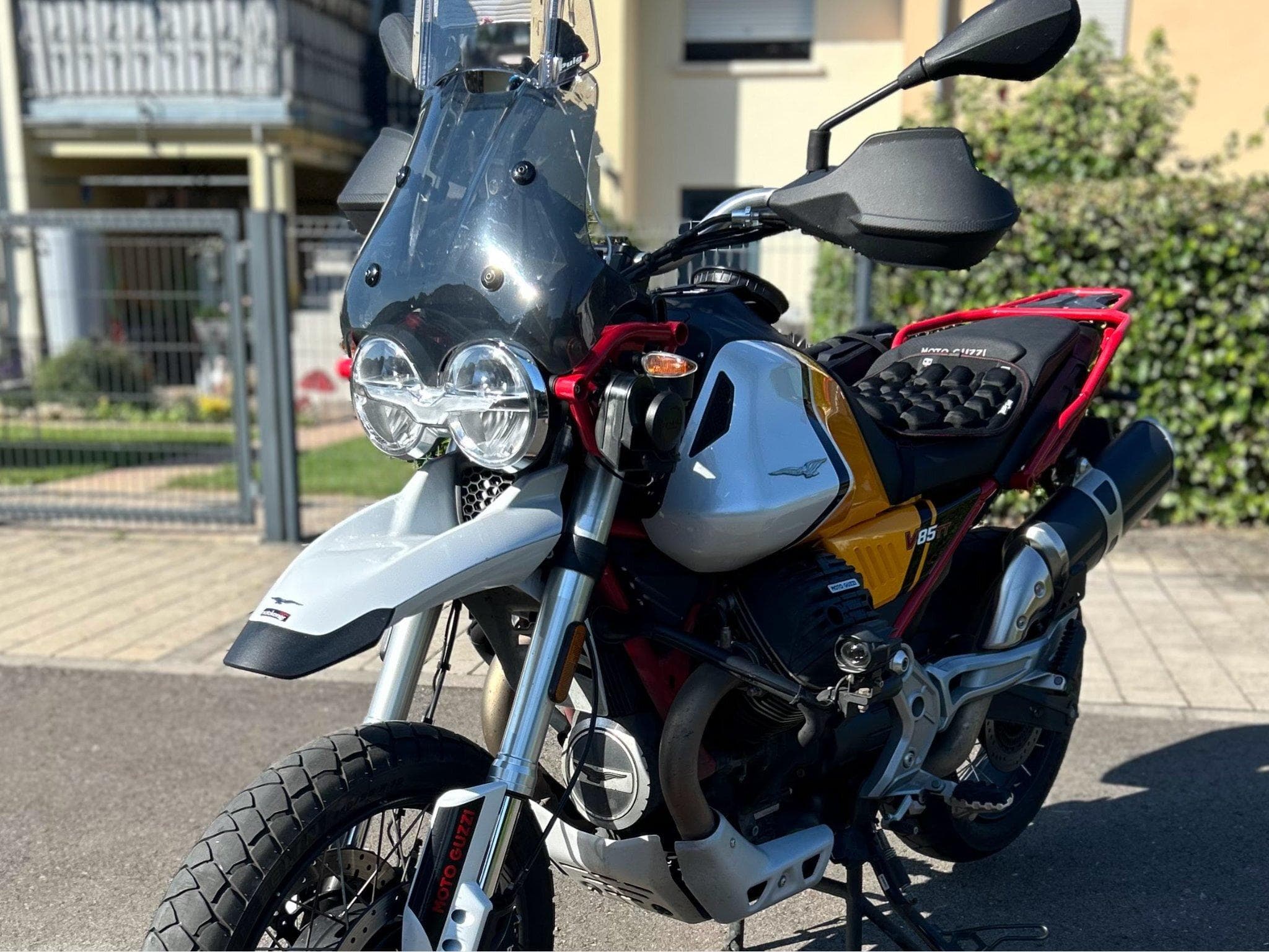 Moto Guzzi V85 TT (2023) - Photo 5