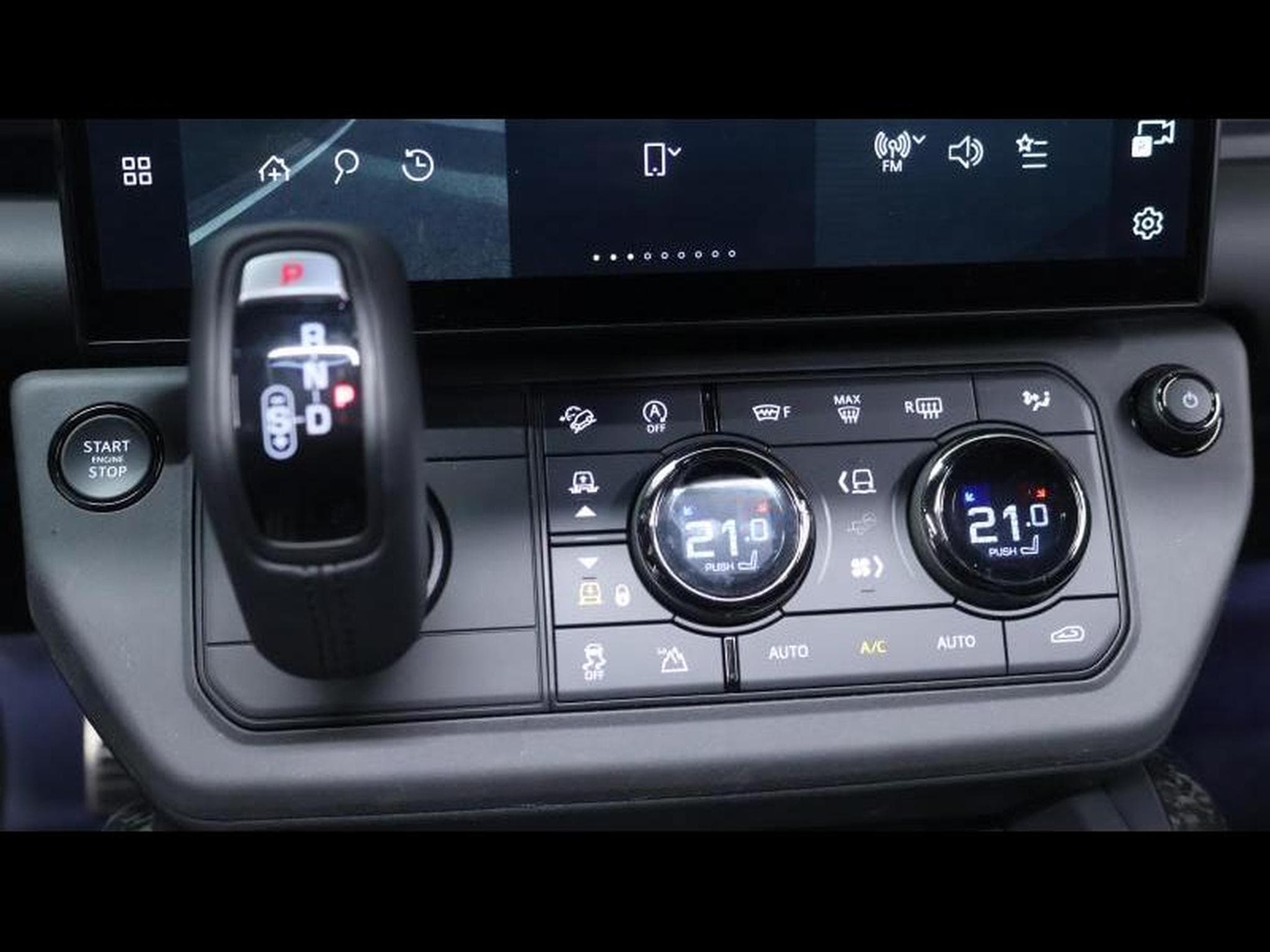 Land-Rover Defender 110 P635 OCTA AWD Auto 26 (2026) - Photo 17