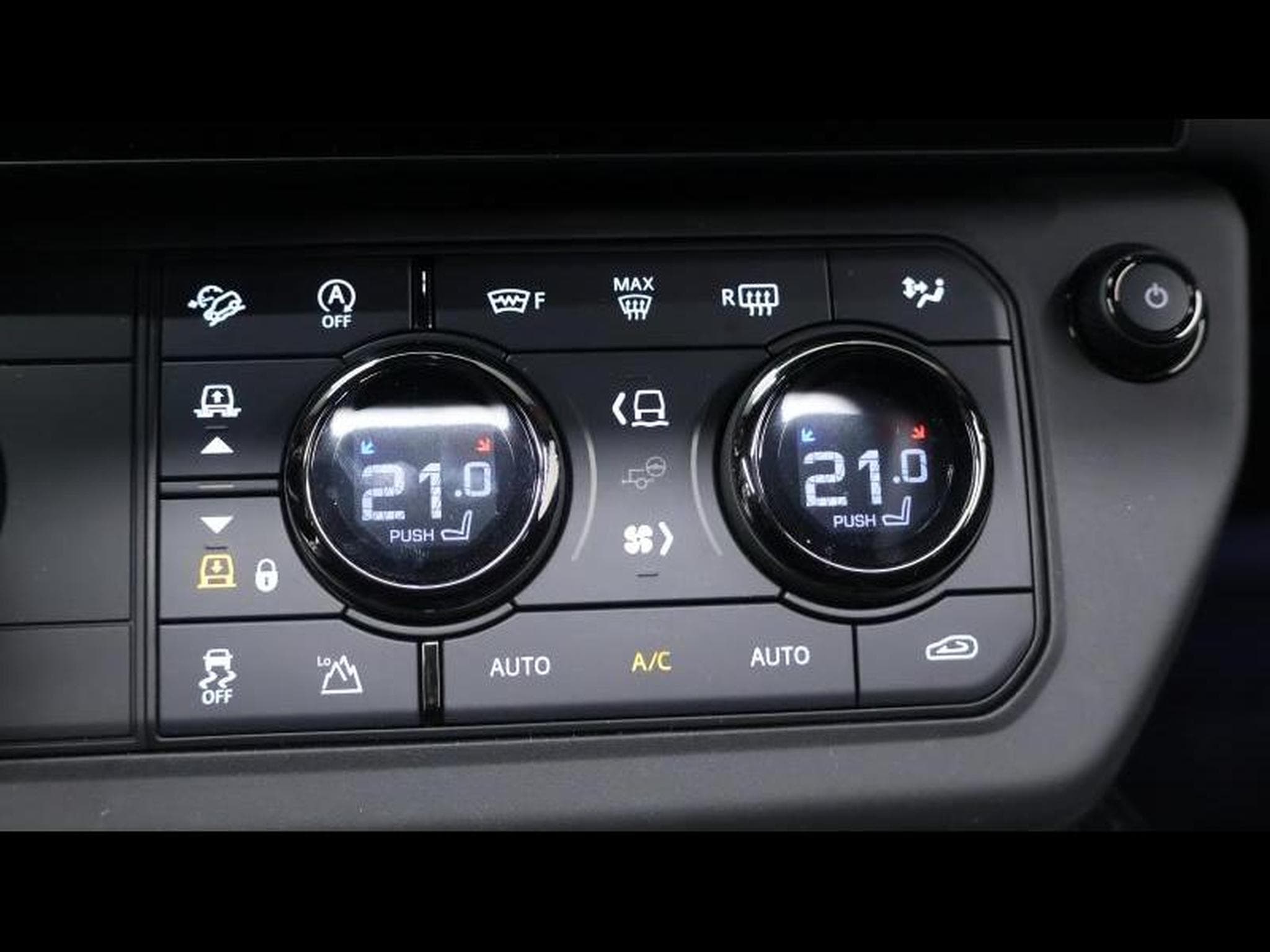 Land-Rover Defender 110 P635 OCTA AWD Auto 26 (2026) - Photo 18