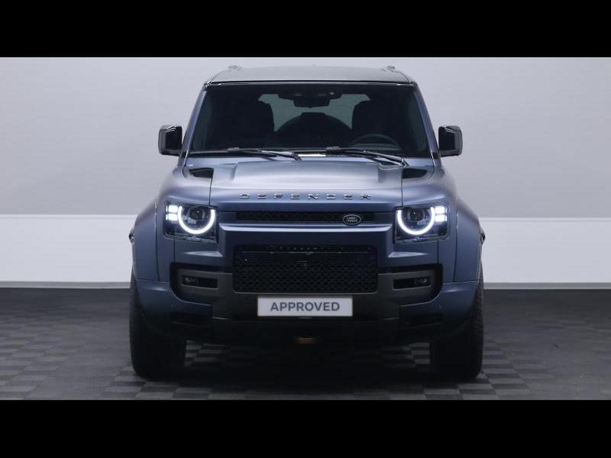 Land-Rover Defender 110 P635 OCTA AWD Auto 26 (2026) - Photo 2