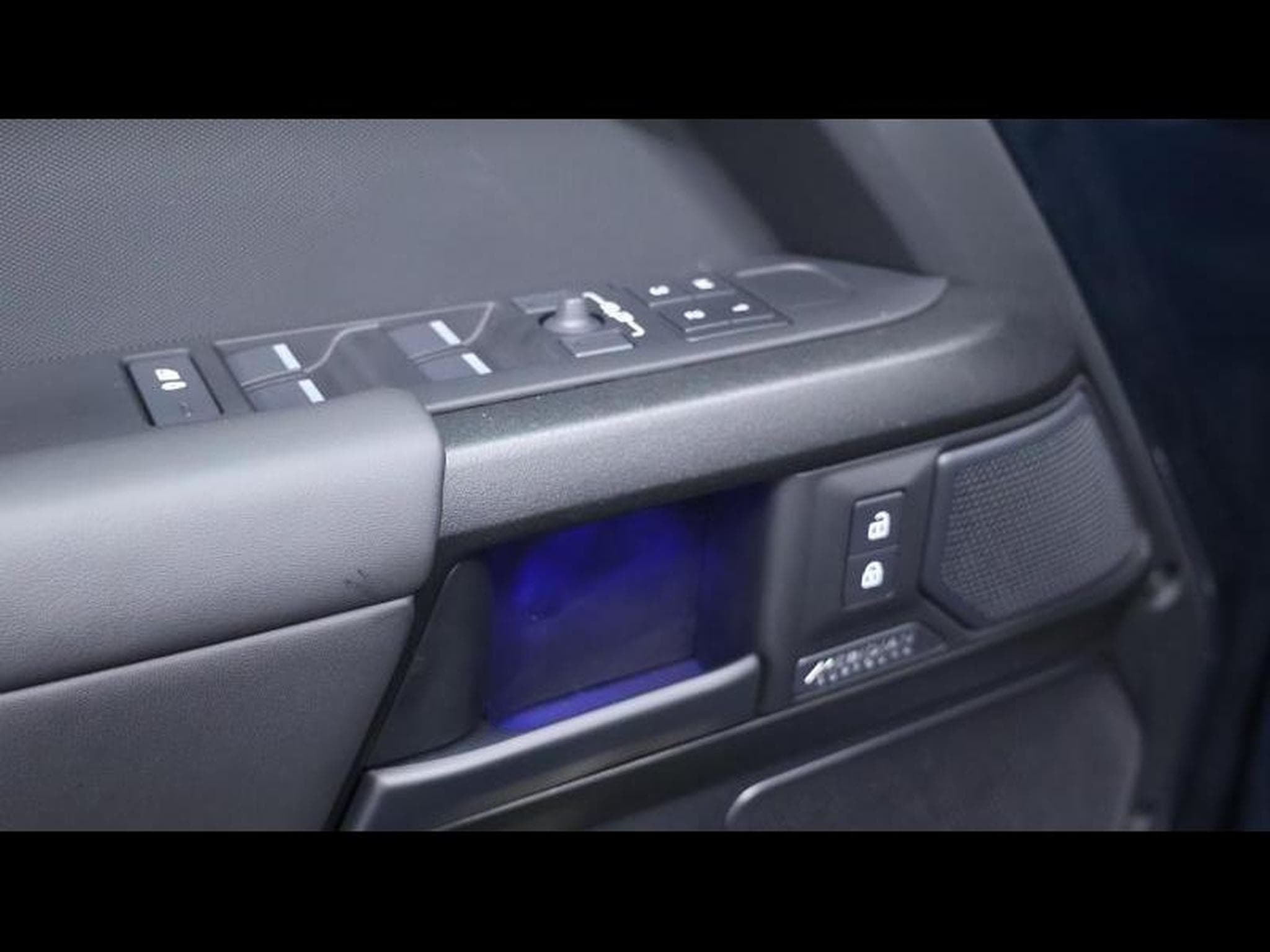 Land-Rover Defender 110 P635 OCTA AWD Auto 26 (2026) - Photo 26