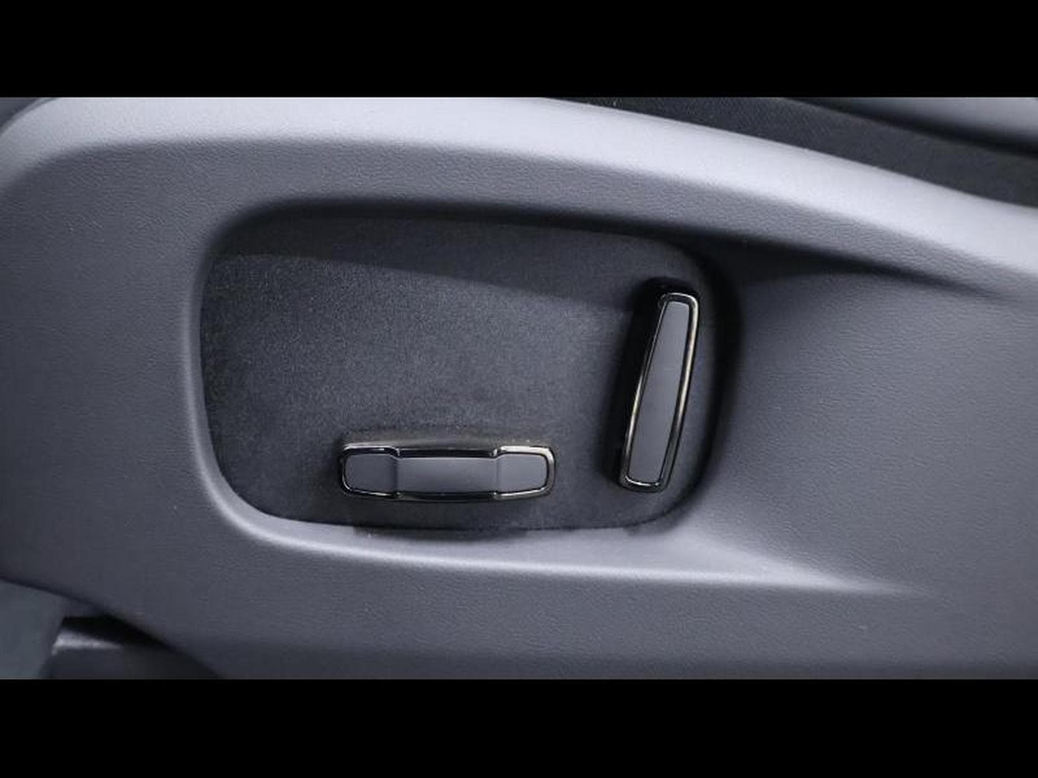 Land-Rover Defender 110 P635 OCTA AWD Auto 26 (2026) - Photo 27