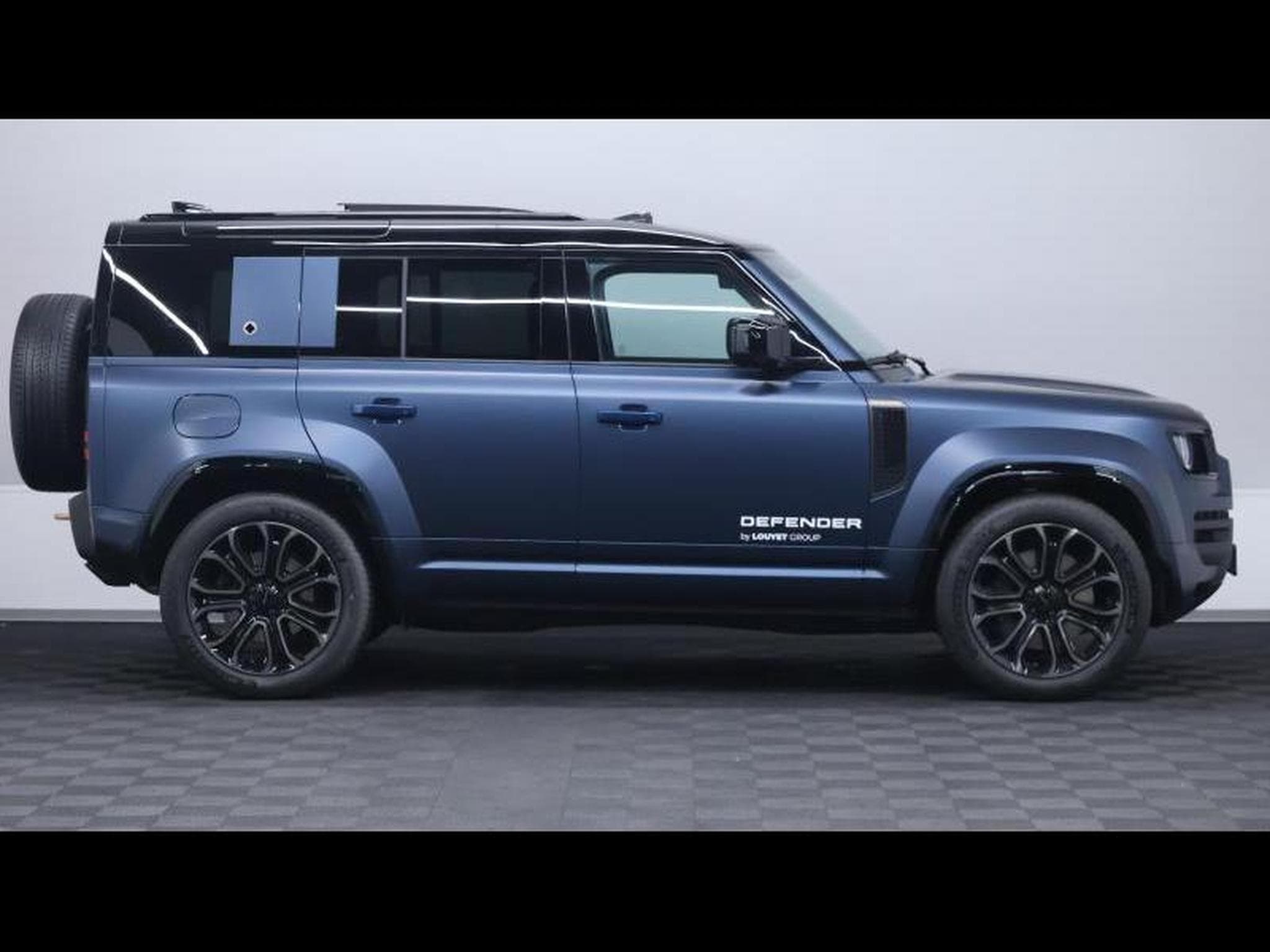 Land-Rover Defender 110 P635 OCTA AWD Auto 26 (2026) - Photo 3