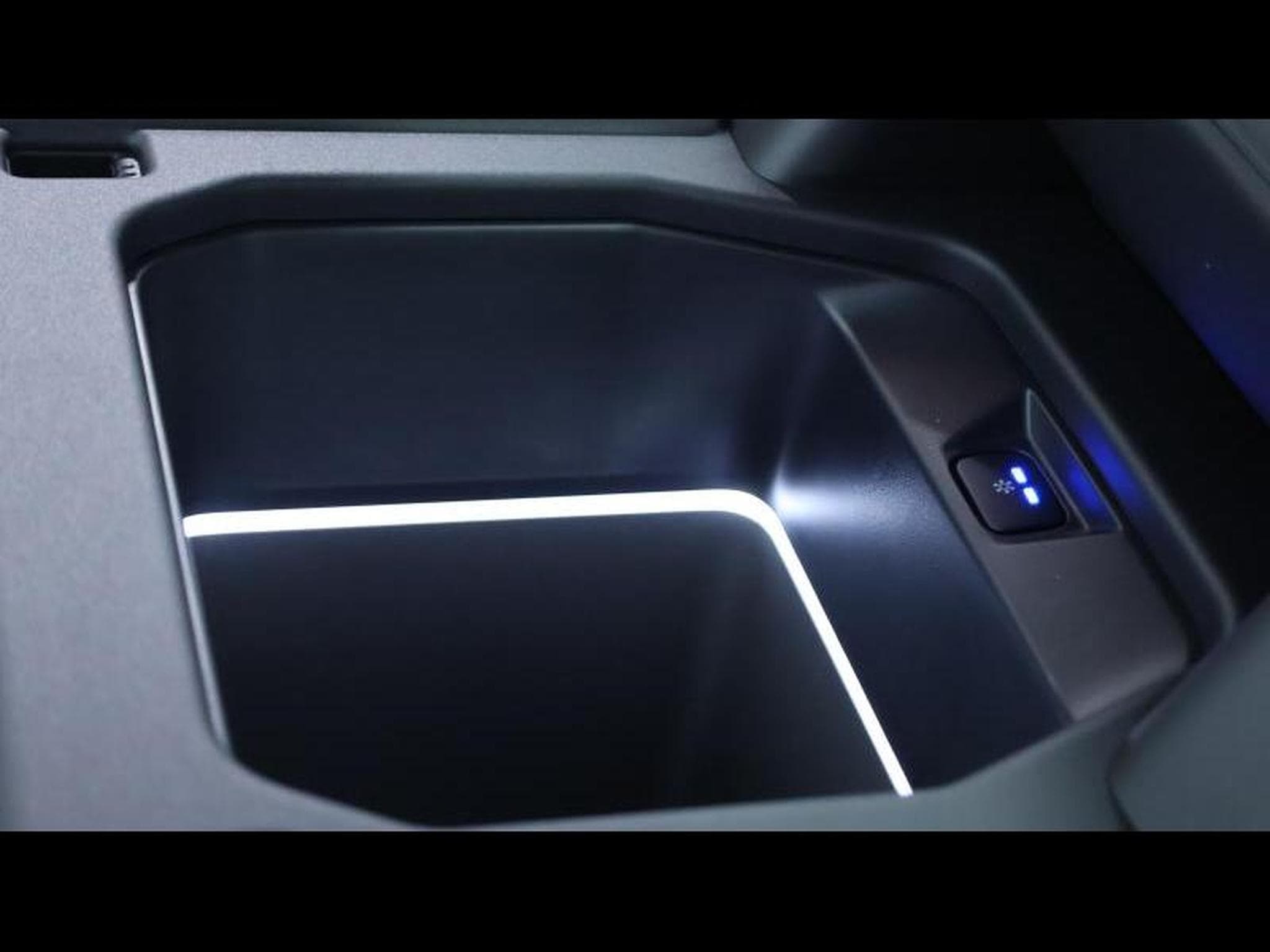 Land-Rover Defender 110 P635 OCTA AWD Auto 26 (2026) - Photo 33