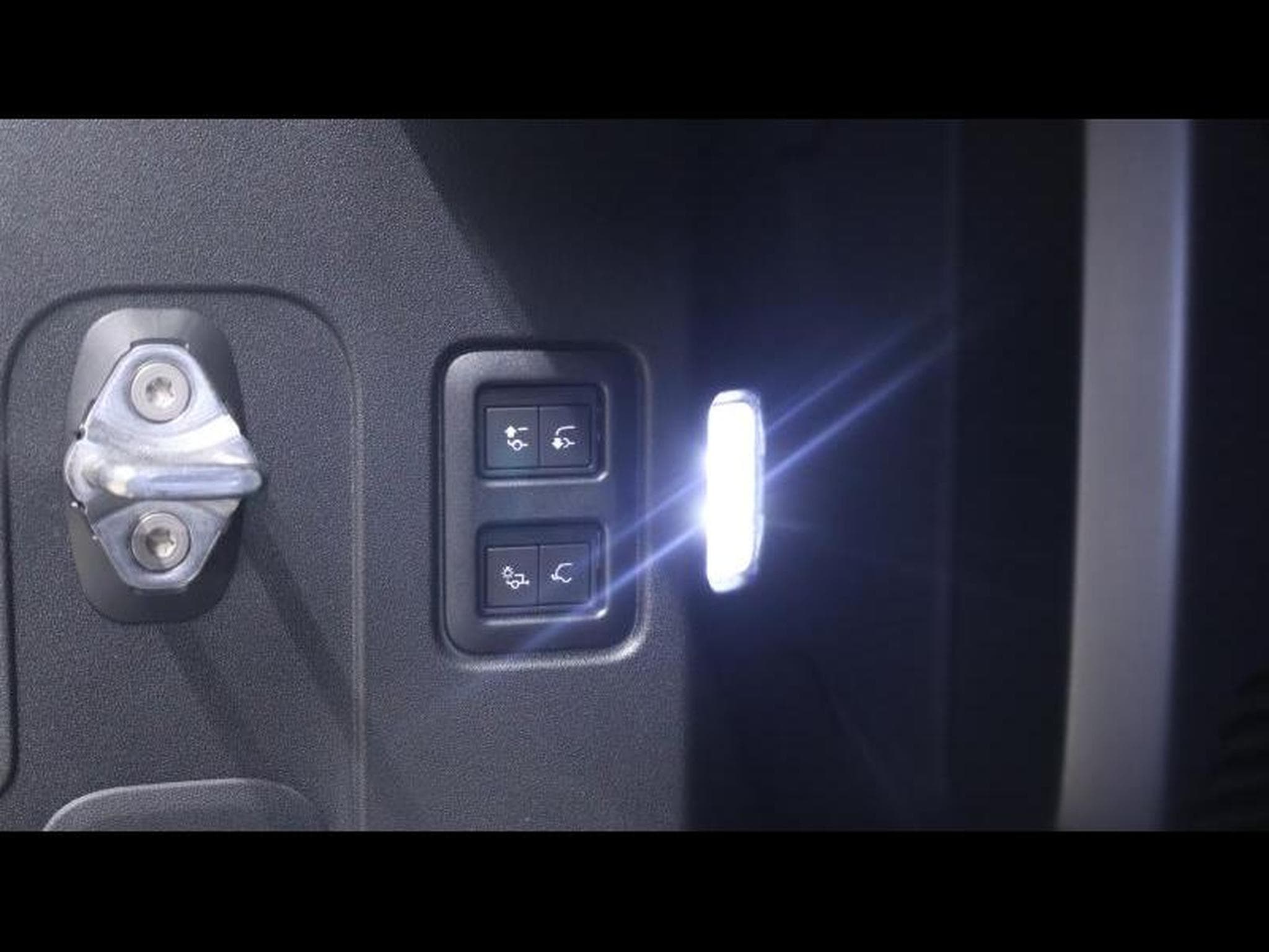 Land-Rover Defender 110 P635 OCTA AWD Auto 26 (2026) - Photo 34