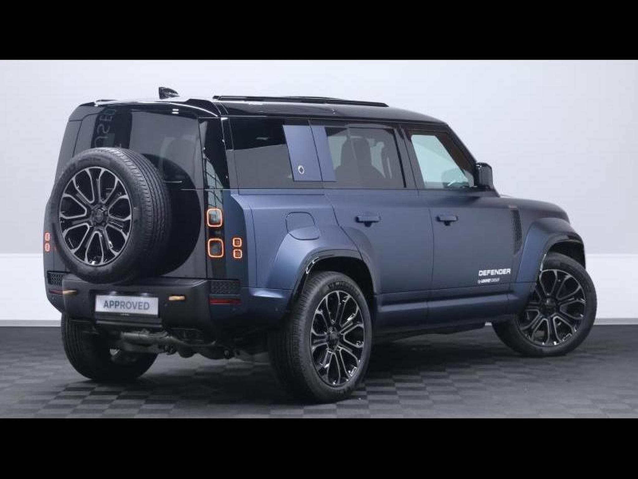 Land-Rover Defender 110 P635 OCTA AWD Auto 26 (2026) - Photo 4