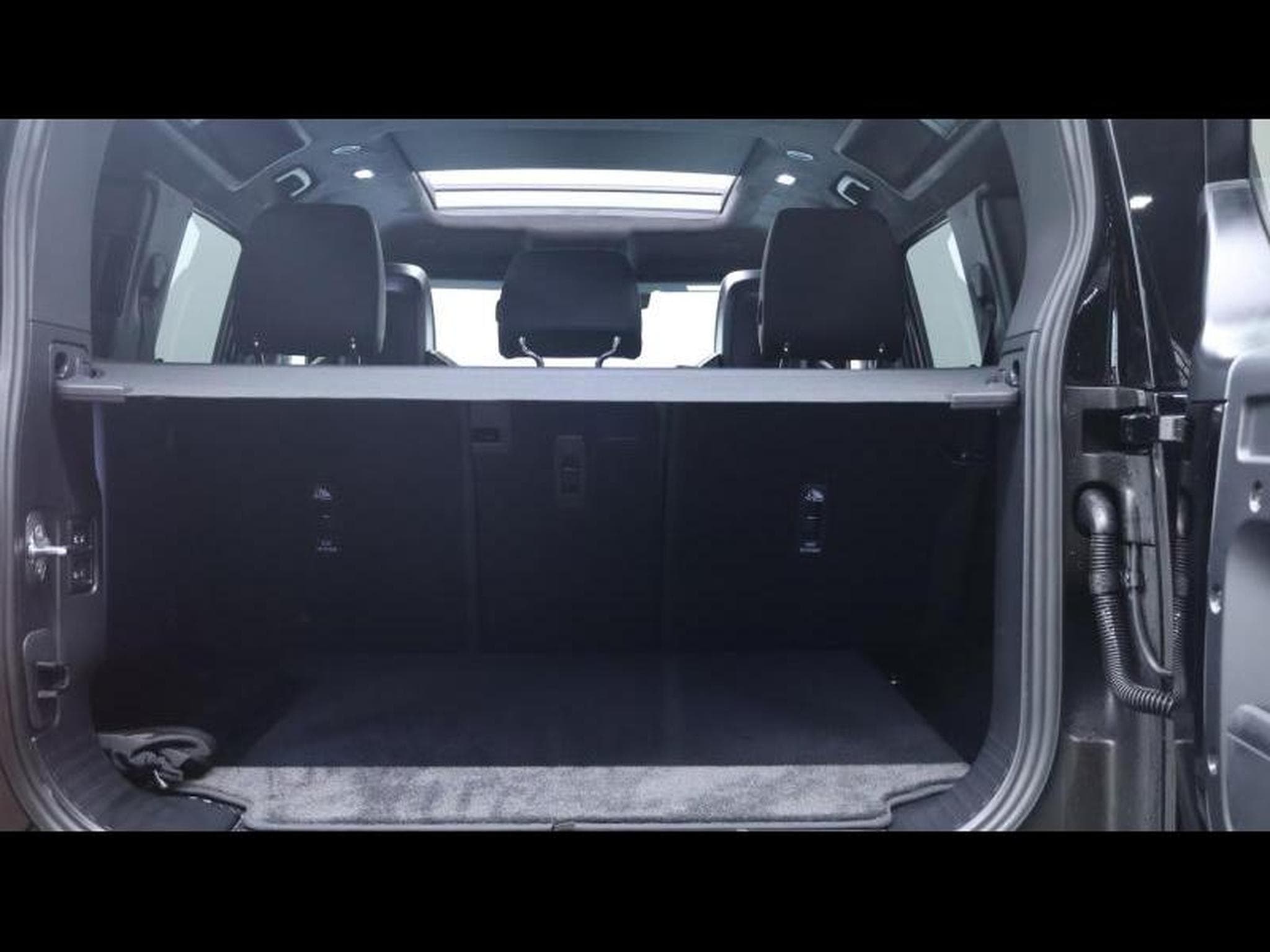 Land-Rover Defender 110 P635 OCTA AWD Auto 26 (2026) - Photo 6