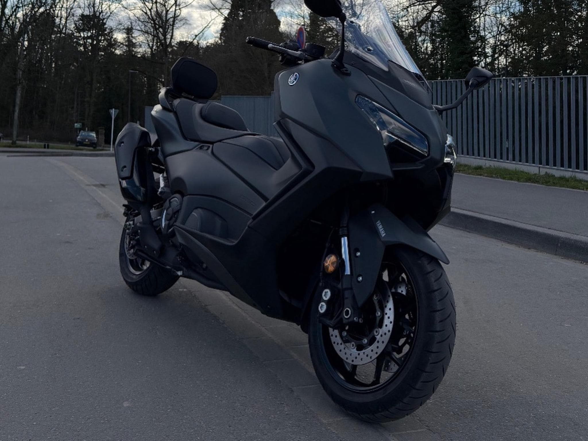 Yamaha T-Max 560 Tech Kamo (2025) - Photo 2