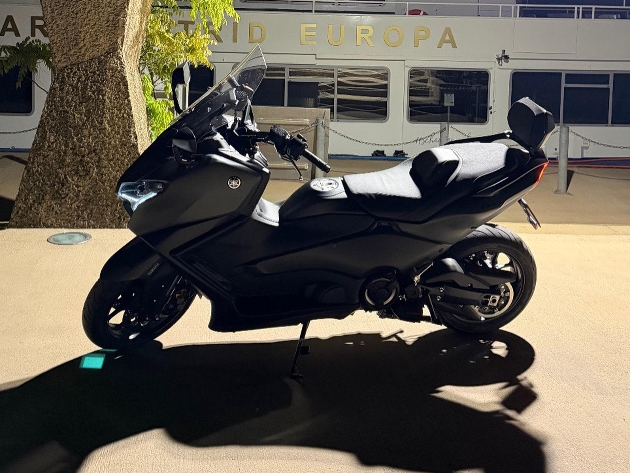 Yamaha T-Max 560 Tech Kamo (2025) - Photo 3