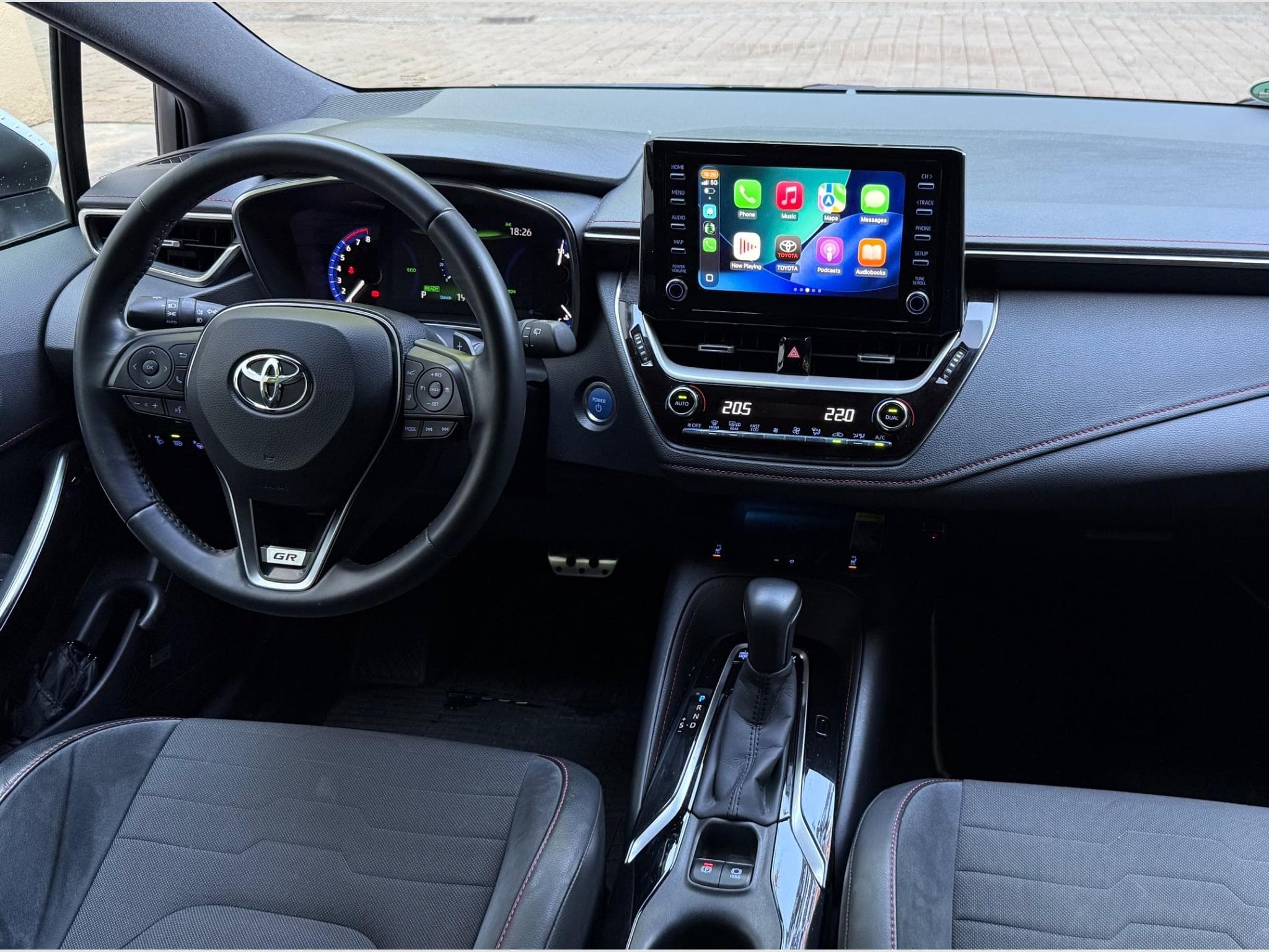 Toyota Corolla Hybrid 192hp Full Extras (2019) - Photo 3