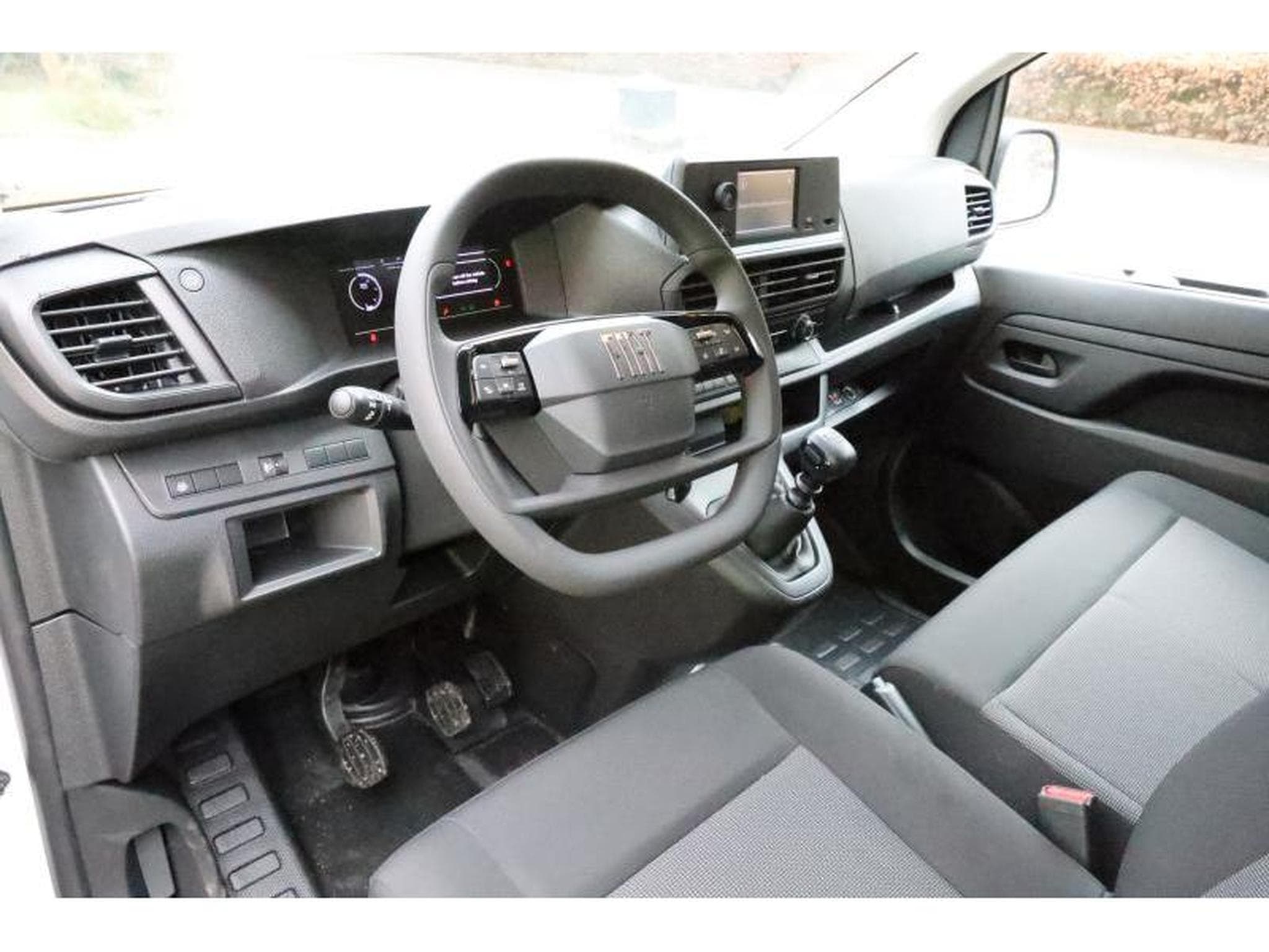 Fiat Scudo 144 L3 eCall Temp HFT180° PDC NSW 3S (2025) - Foto 2