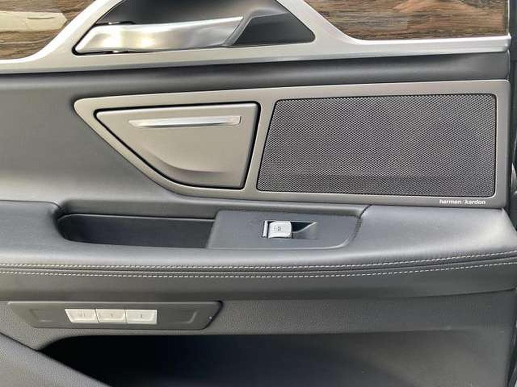 BMW 750 XDrive JUSQU'A 48 MOIS DE GARANTIE (2017) - Photo 19