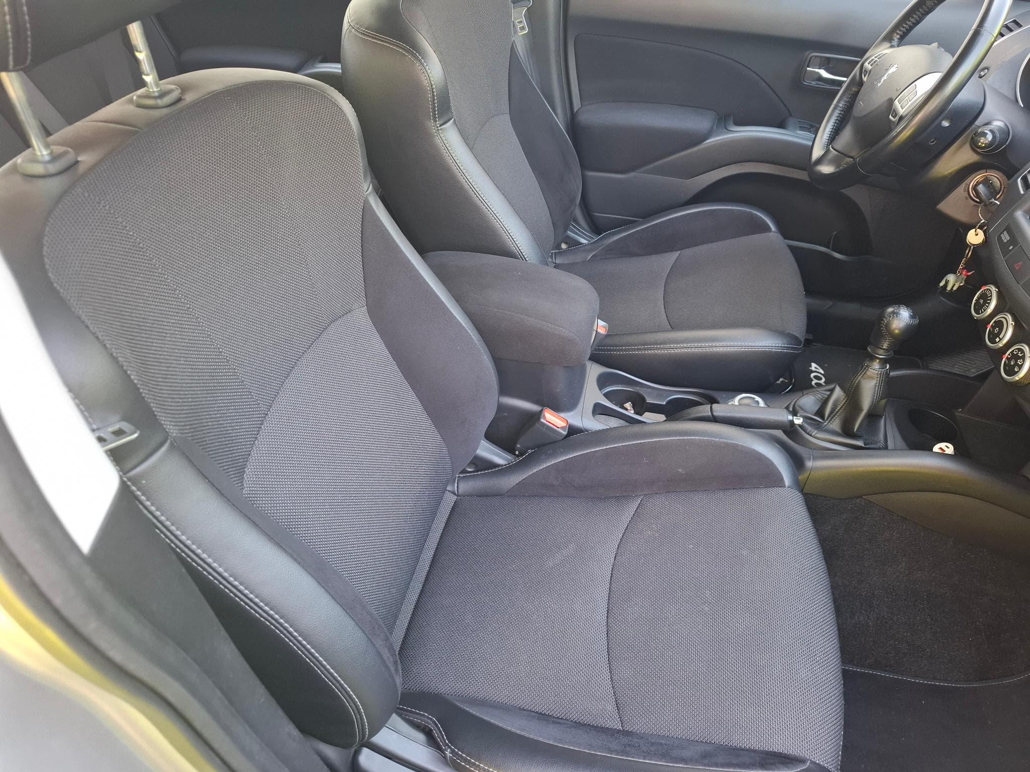 Peugeot 4007 2.2 7Sitzer (2008) - Foto 5