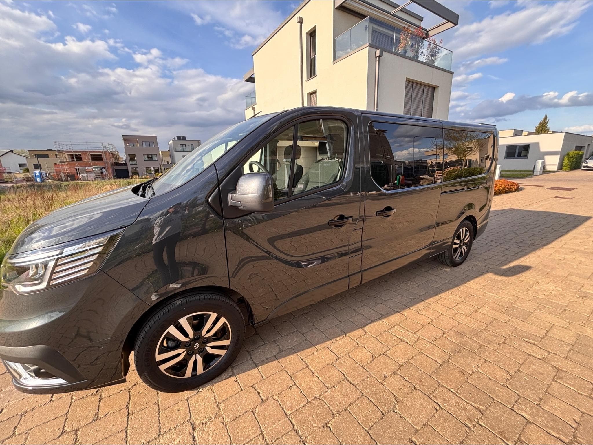 Renault Grand Trafic Trafic 2.0 DCI 170 EDC Grand Passenger (2025) - Photo 1