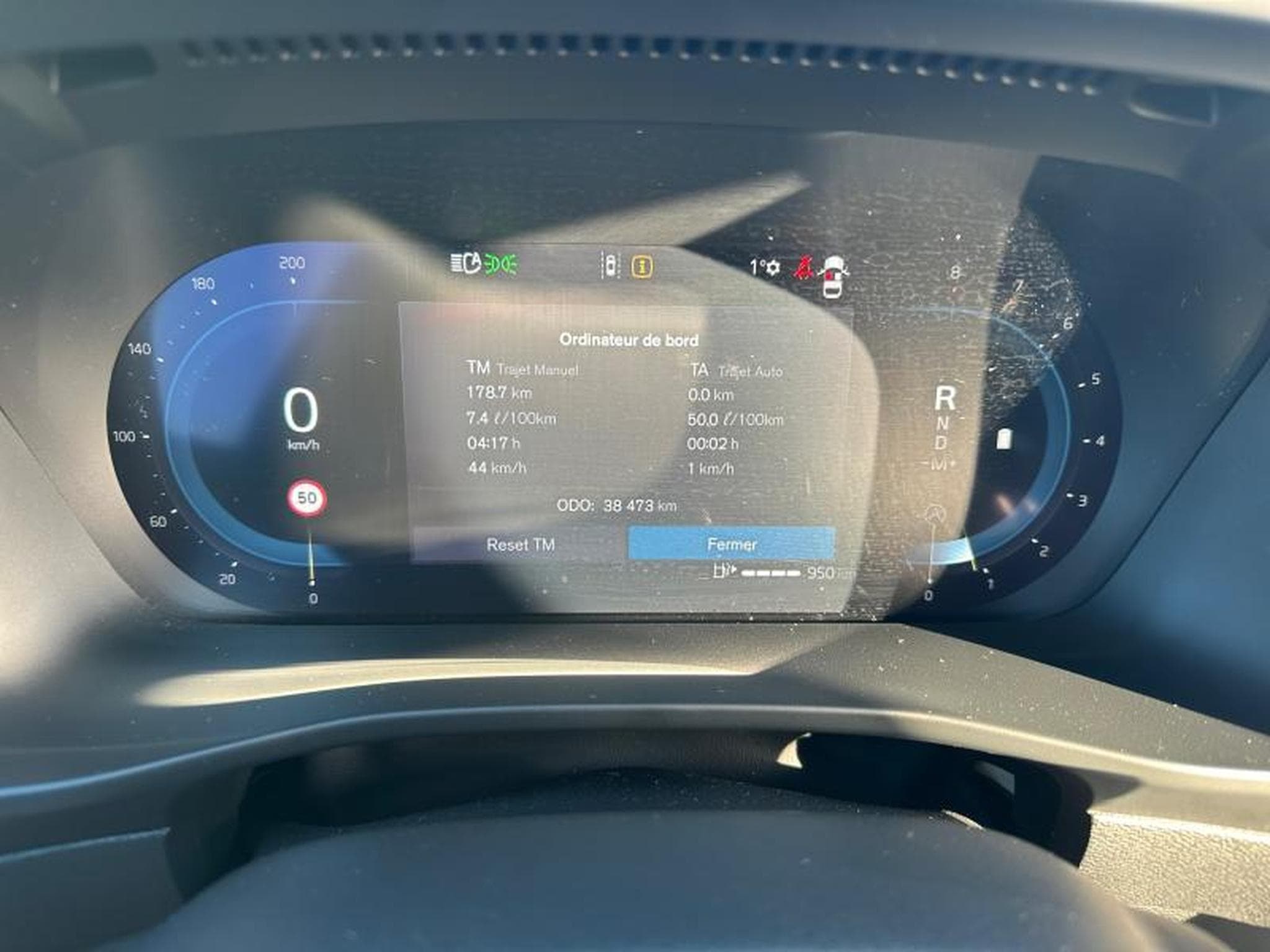 Volvo XC40 B3 Core / Essence (2024) - Photo 18