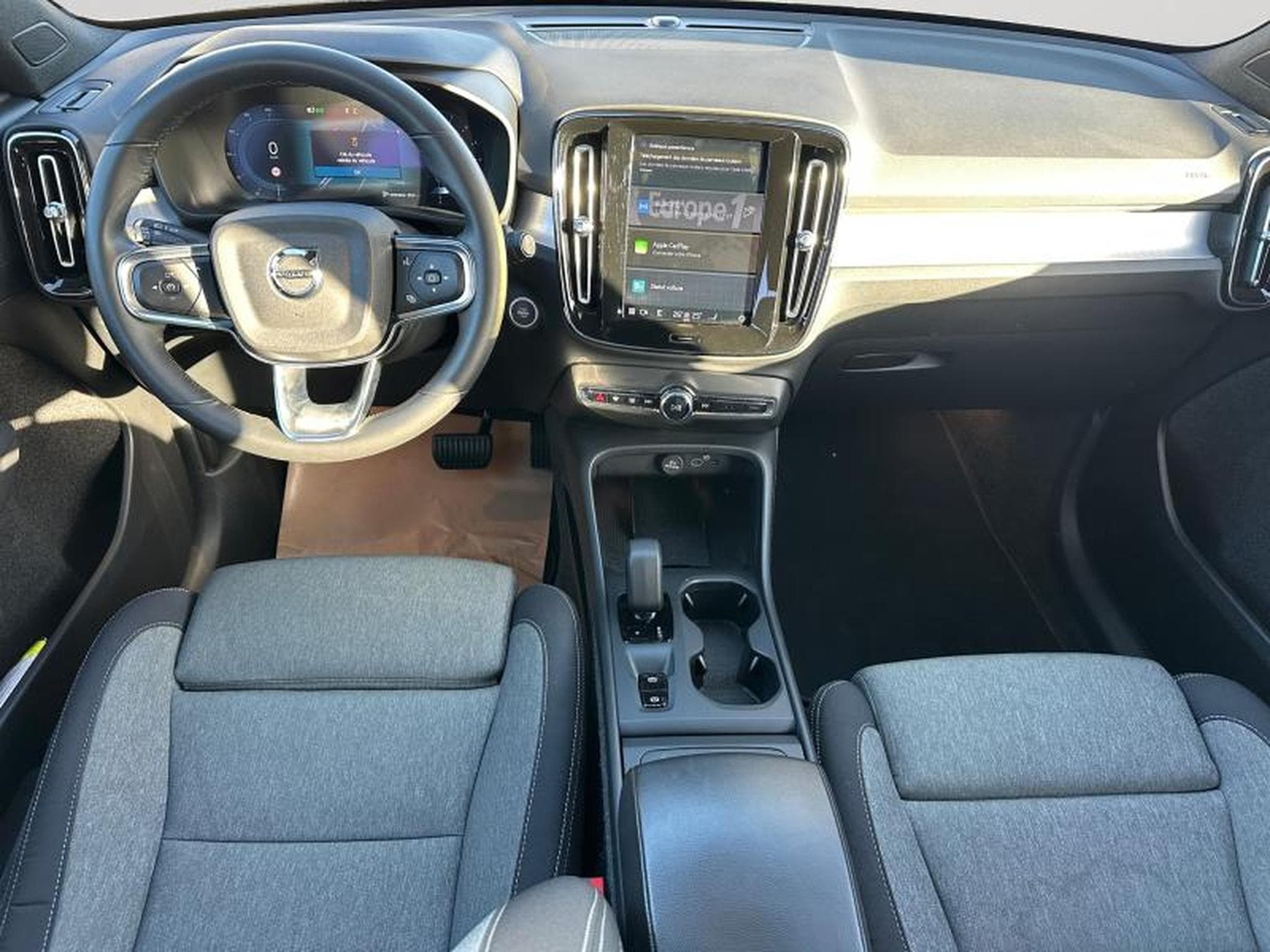 Volvo XC40 B3 Core / Essence (2024) - Photo 3