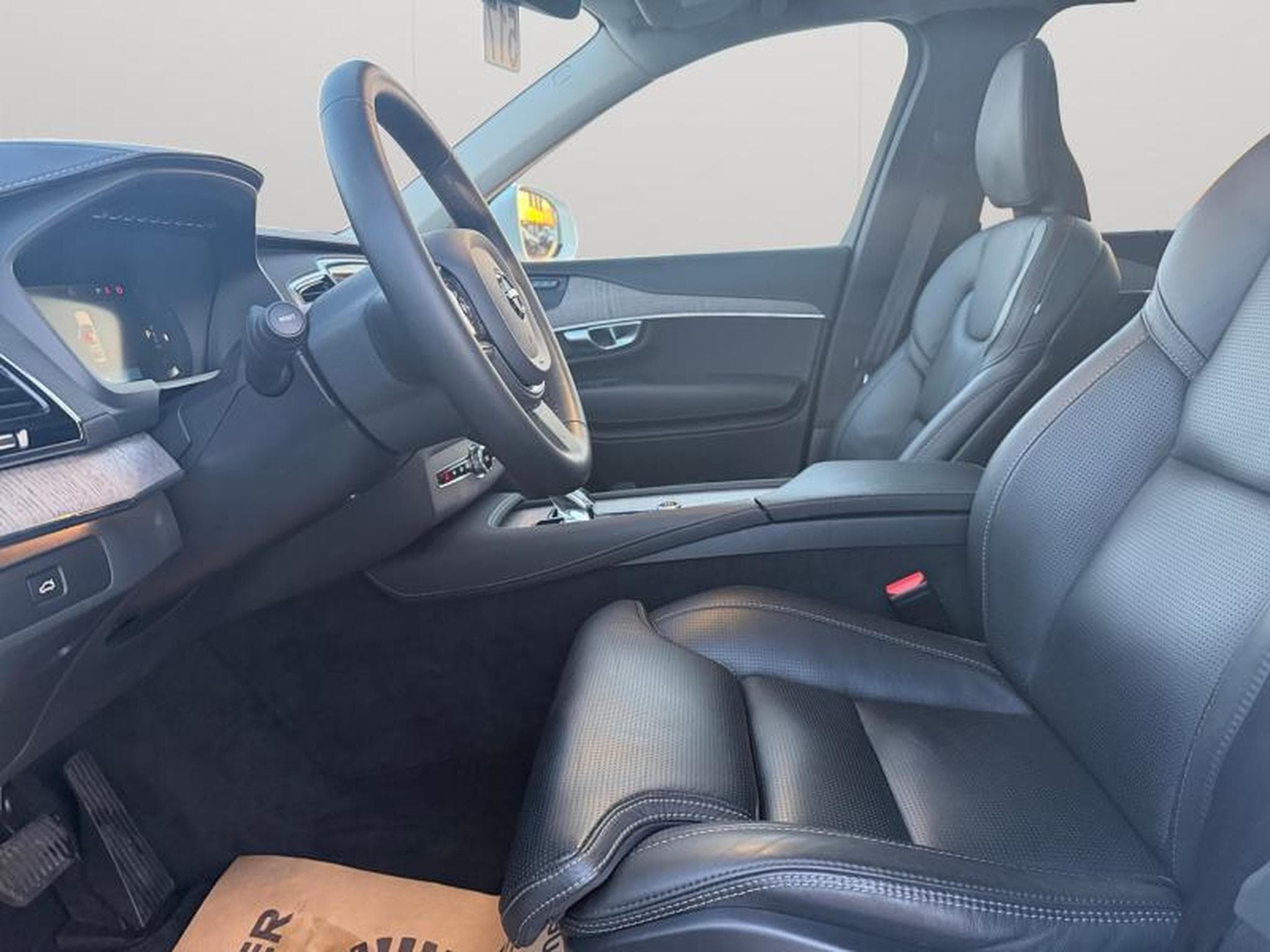 Volvo XC90 B5 Plus Bright / Diesel (2023) - Photo 10