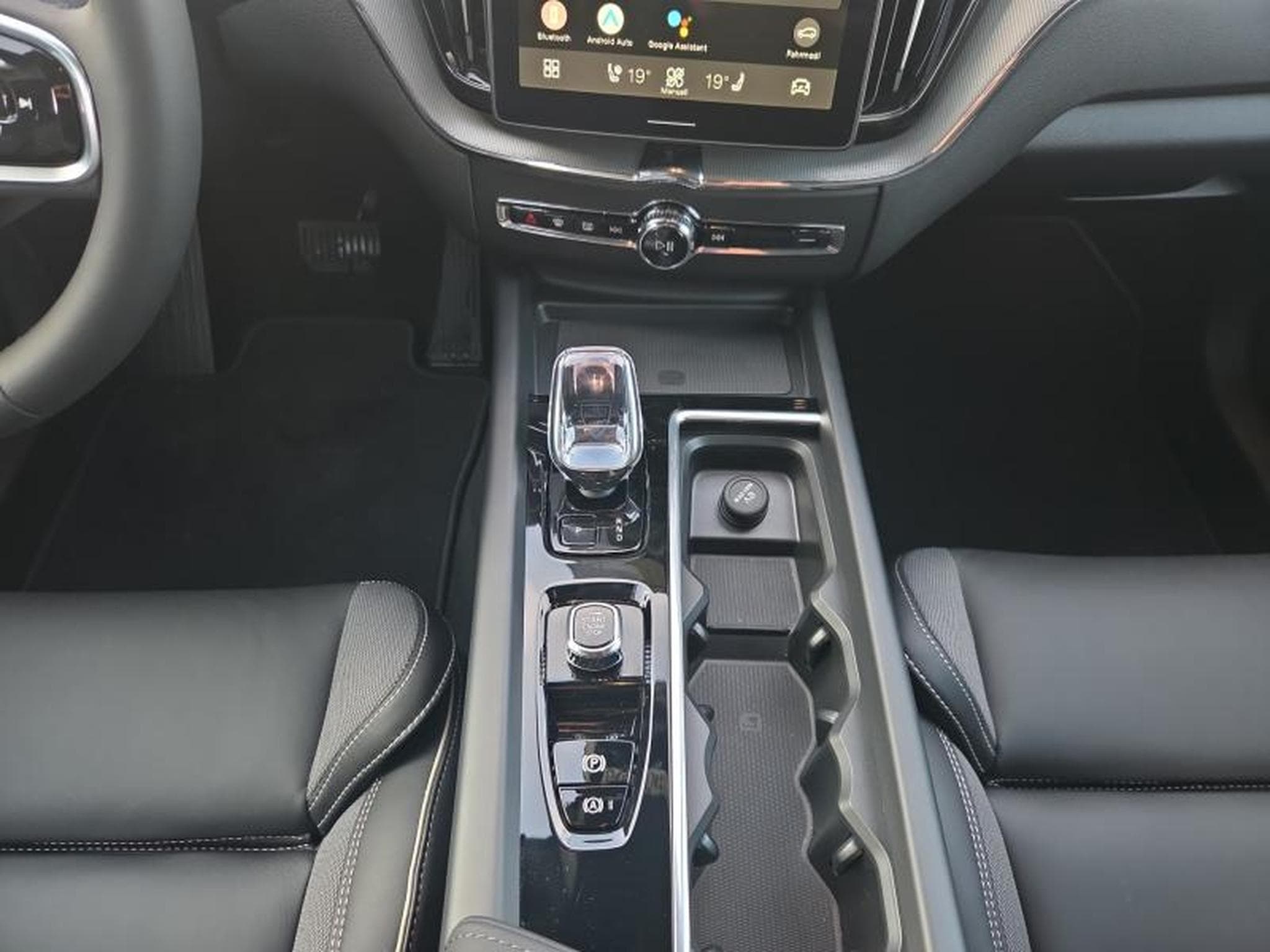 Volvo XC60 T6 Black Edition Plus / Hybride (2025) - Photo 11