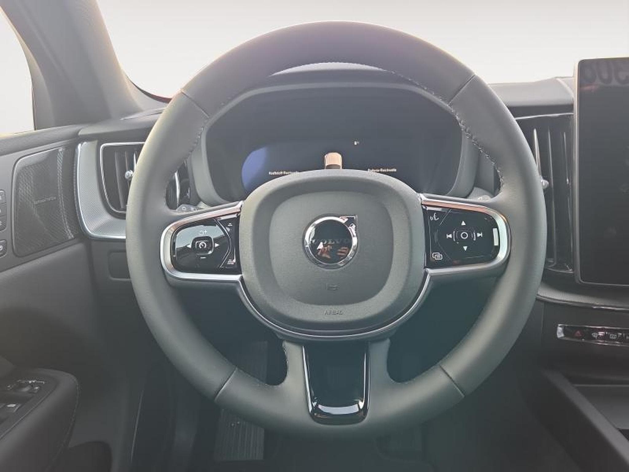 Volvo XC60 T6 Black Edition Plus / Hybride (2025) - Photo 12