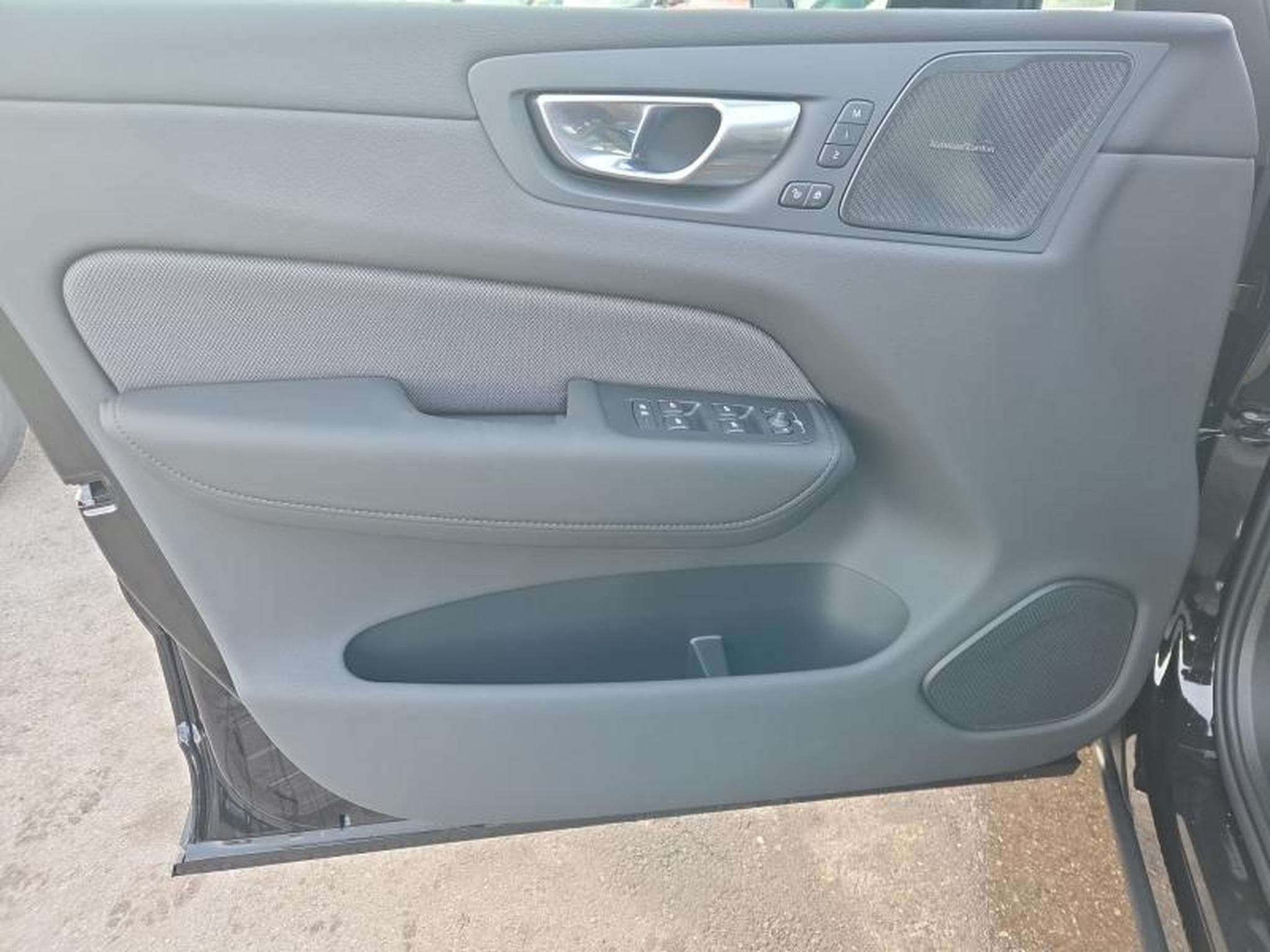 Volvo XC60 T6 Black Edition Plus / Hybride (2025) - Photo 20