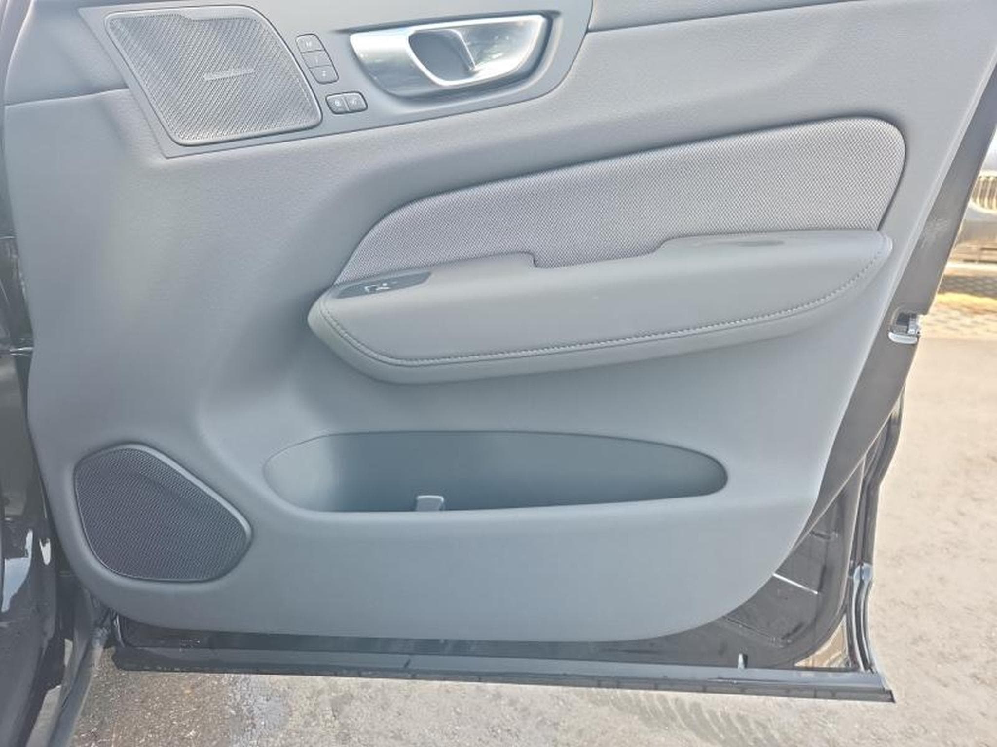 Volvo XC60 T6 Black Edition Plus / Hybride (2025) - Photo 21