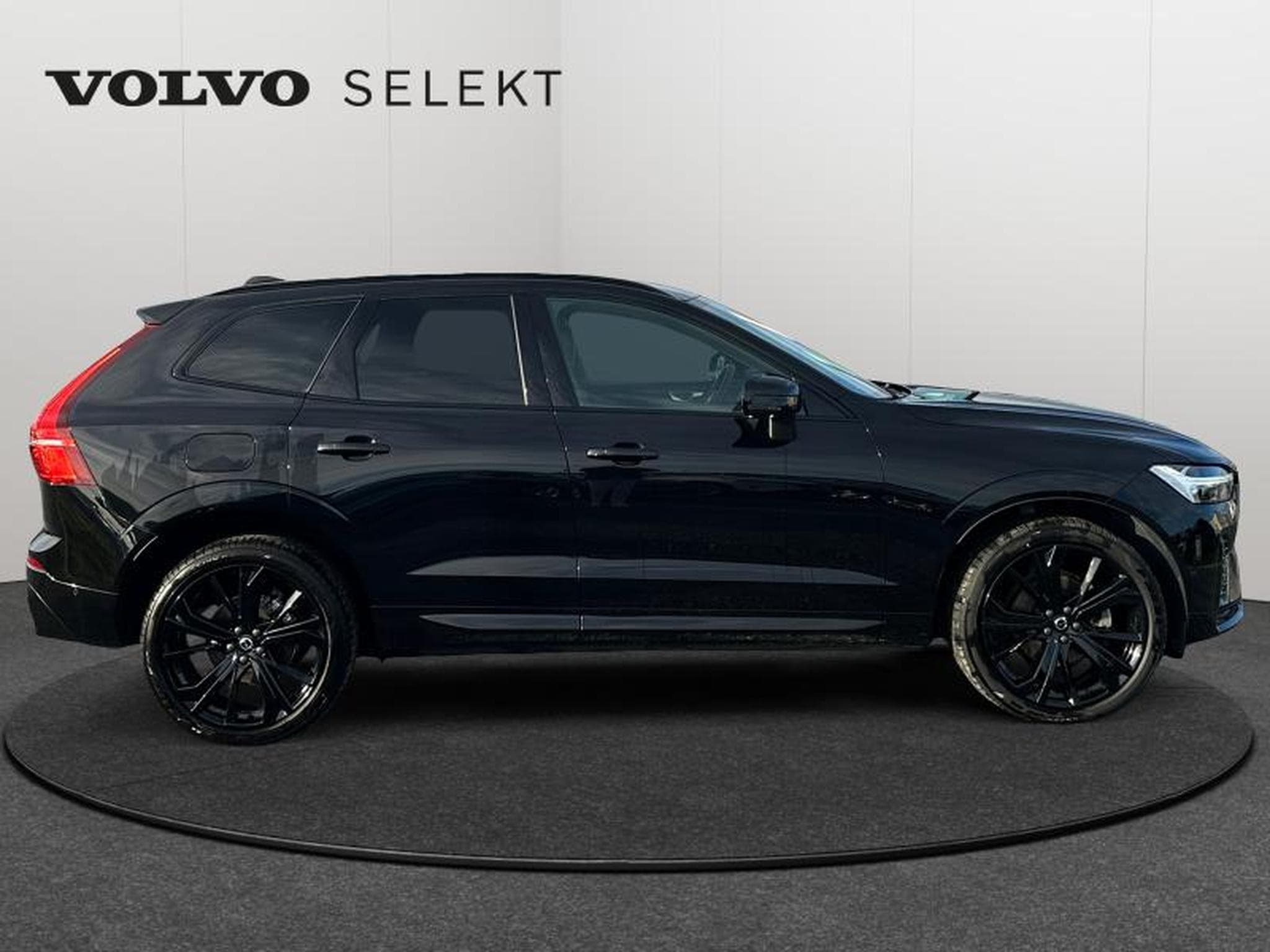 Volvo XC60 B5 Ultra Black Edition / Essence (2025) - Photo 7