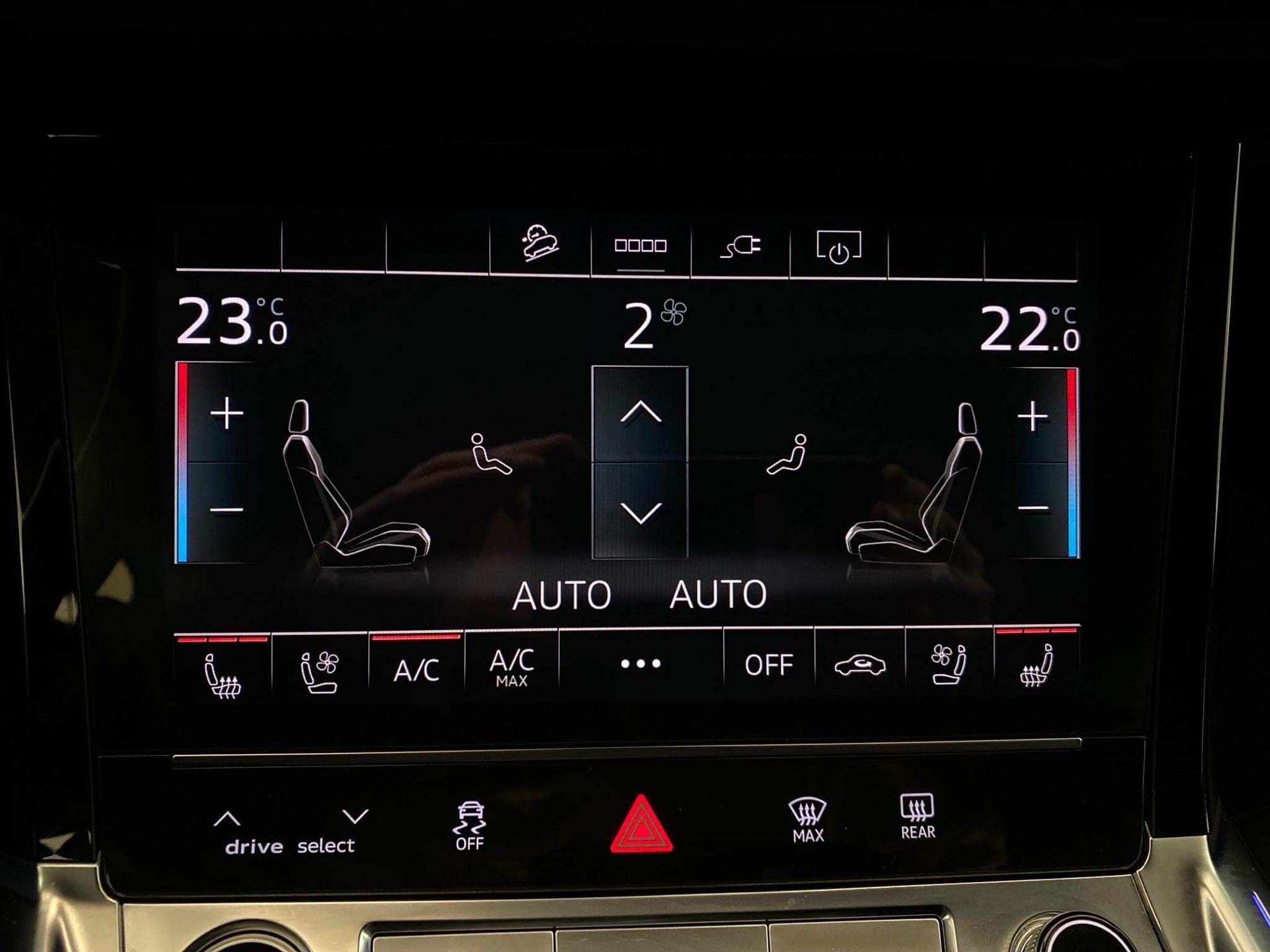 Audi E-tron QUATTRO 55ELEC 408CV BVA ADVANCED (2021) - Photo 13