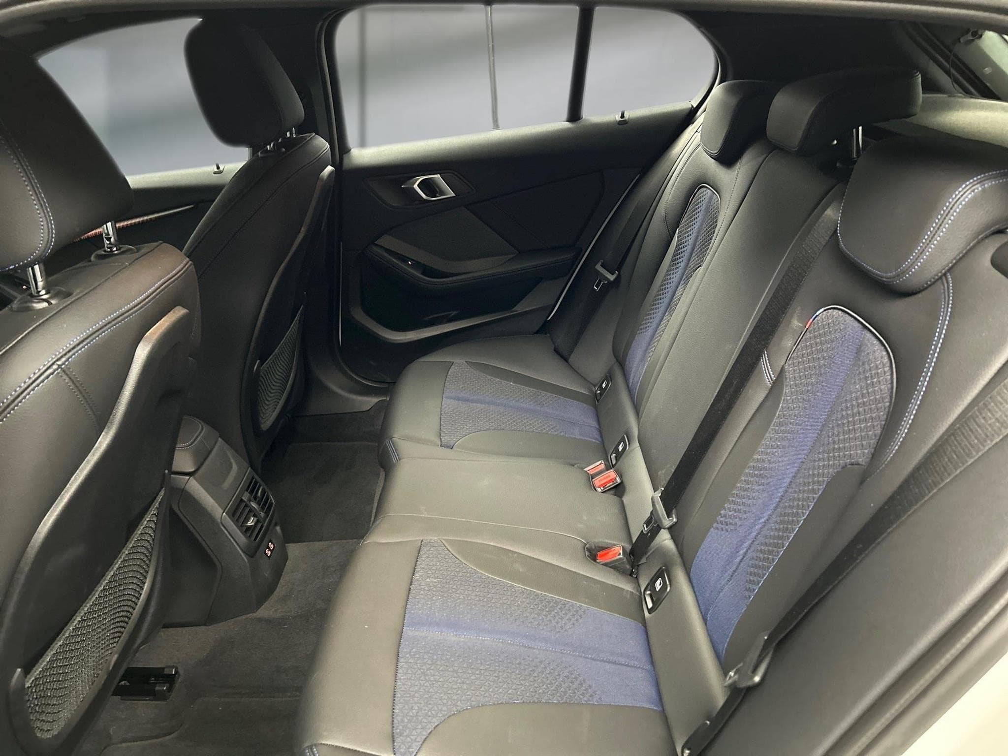 BMW M135 -35% 306cv BVA8 4x4 +GPS+CAM+FULL LED+Opts (2023) - Foto 8