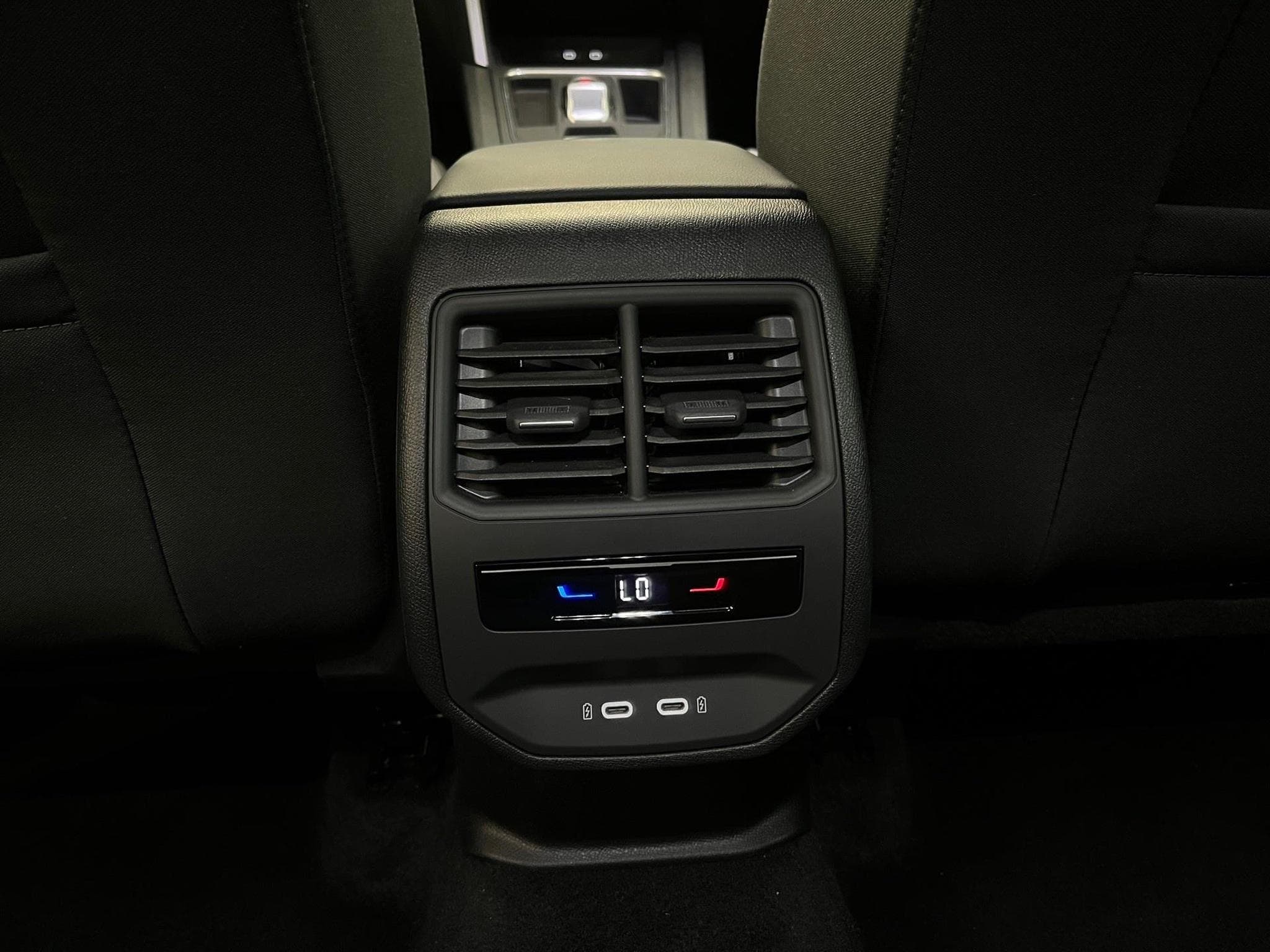 Seat Leon -37% 1.5 eTSI 150cv BVA+MIRRORLINK+RADARS+Opts (2024) - Foto 13