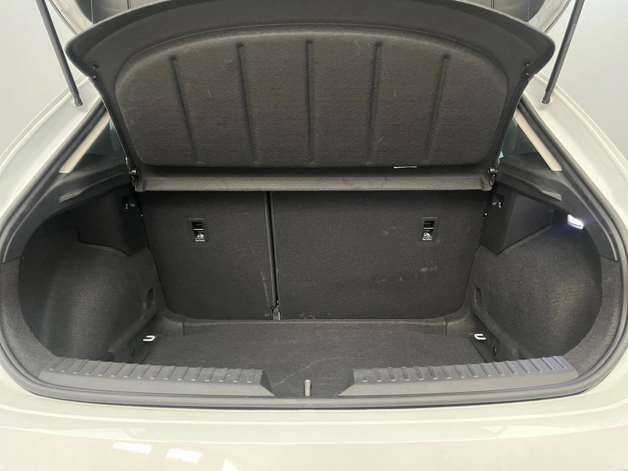 Seat Leon -37% 1.5 eTSI 150cv BVA+MIRRORLINK+RADARS+Opts (2024) - Foto 5